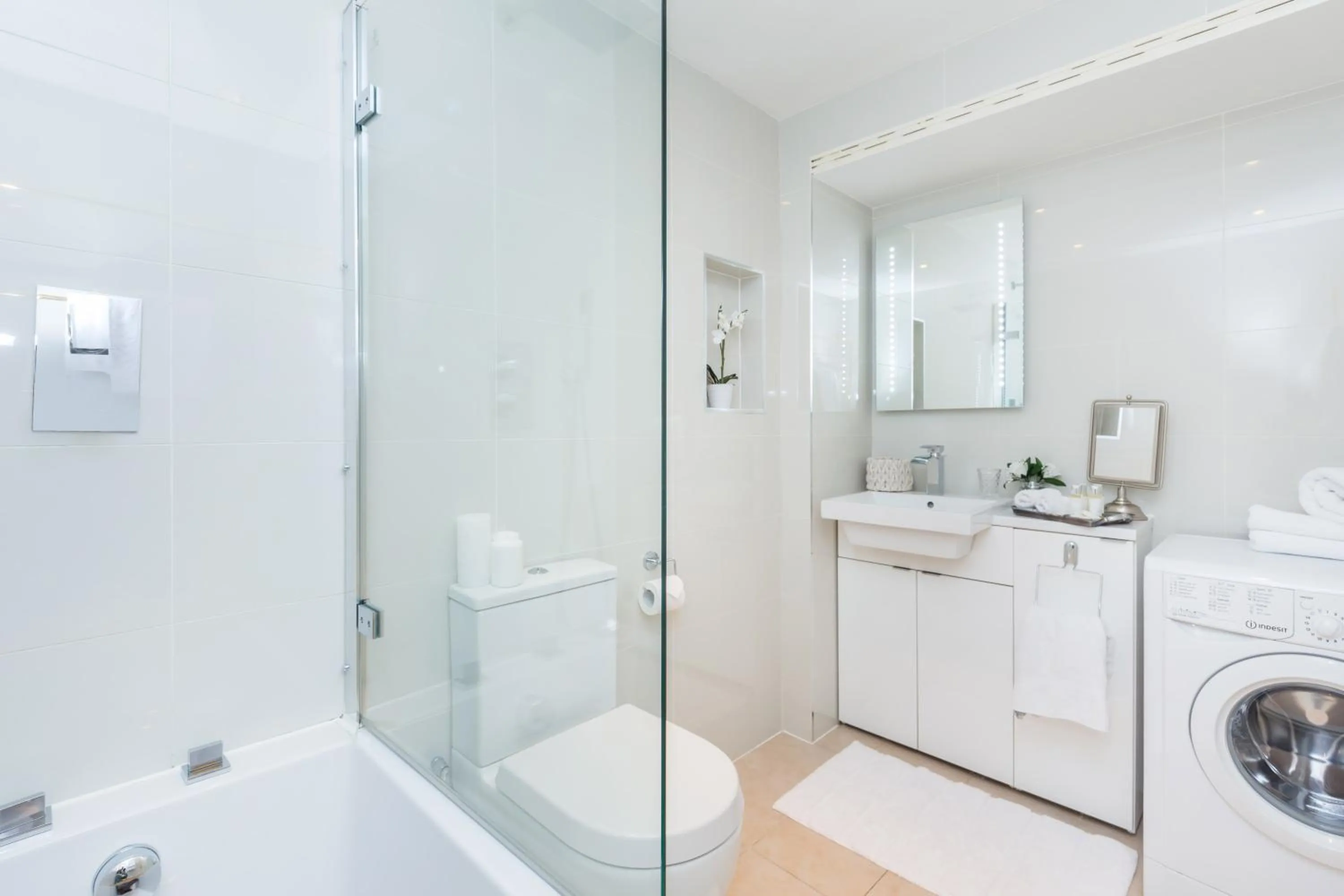 Bathroom in Park Lane Apartments - Clarges Street