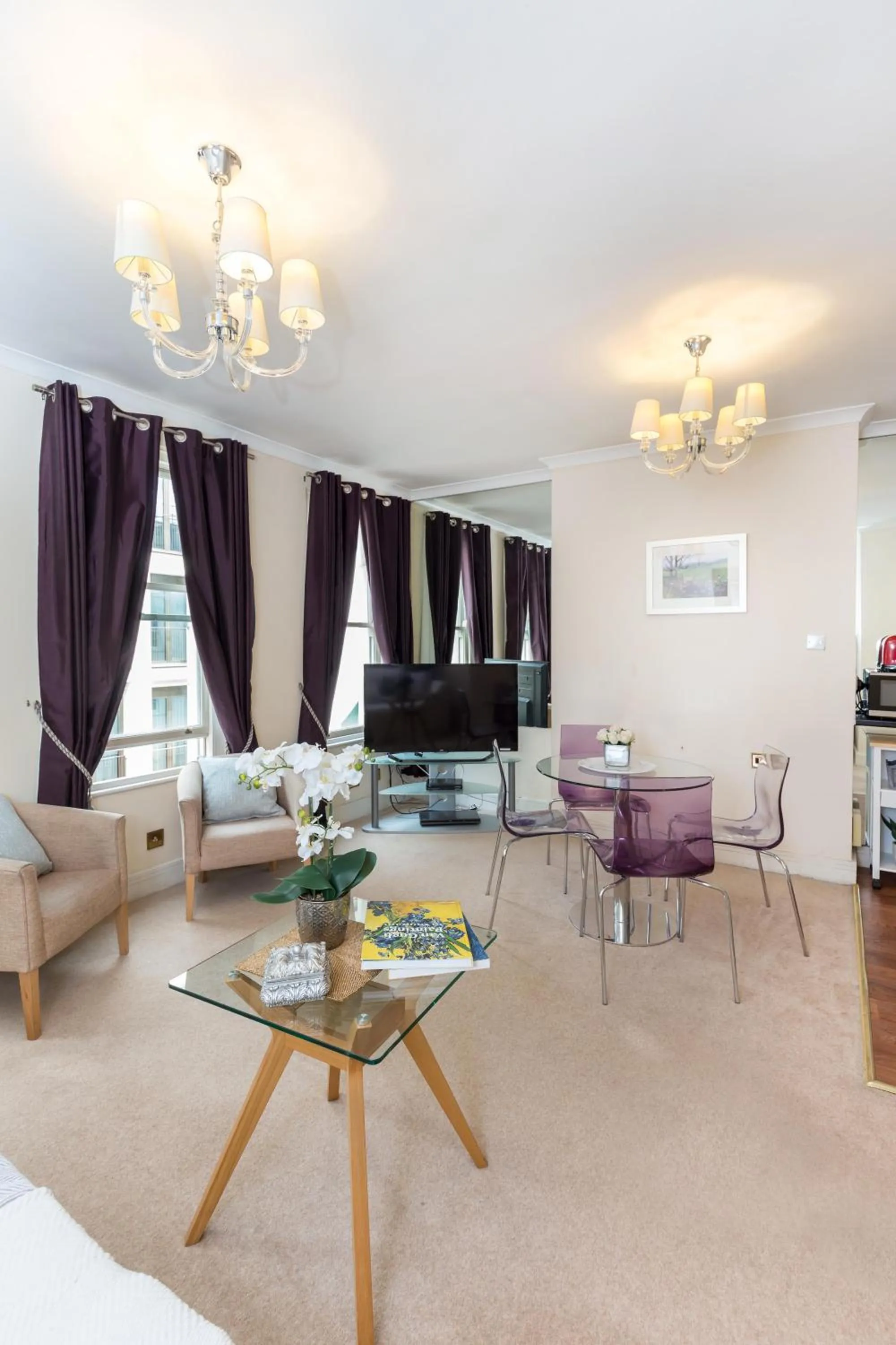 Living room in Park Lane Apartments - Clarges Street