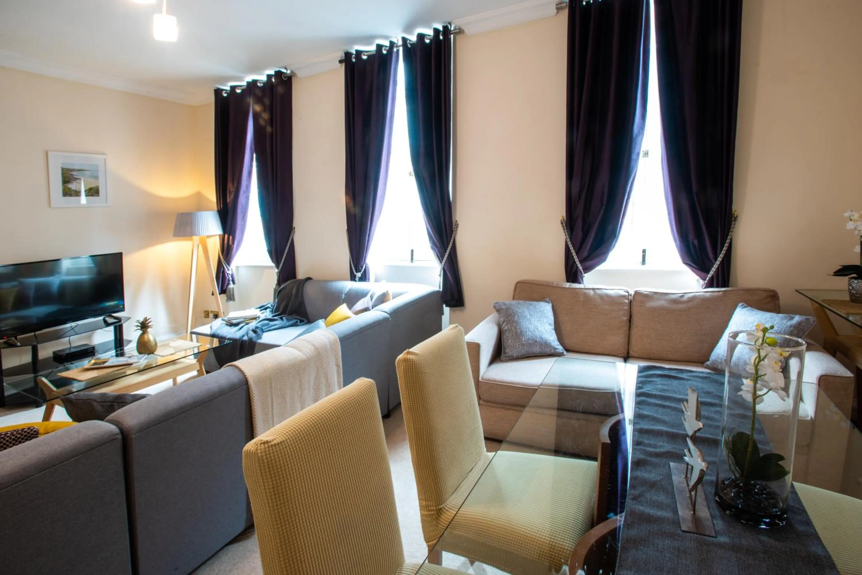 Living room in Park Lane Apartments - Clarges Street