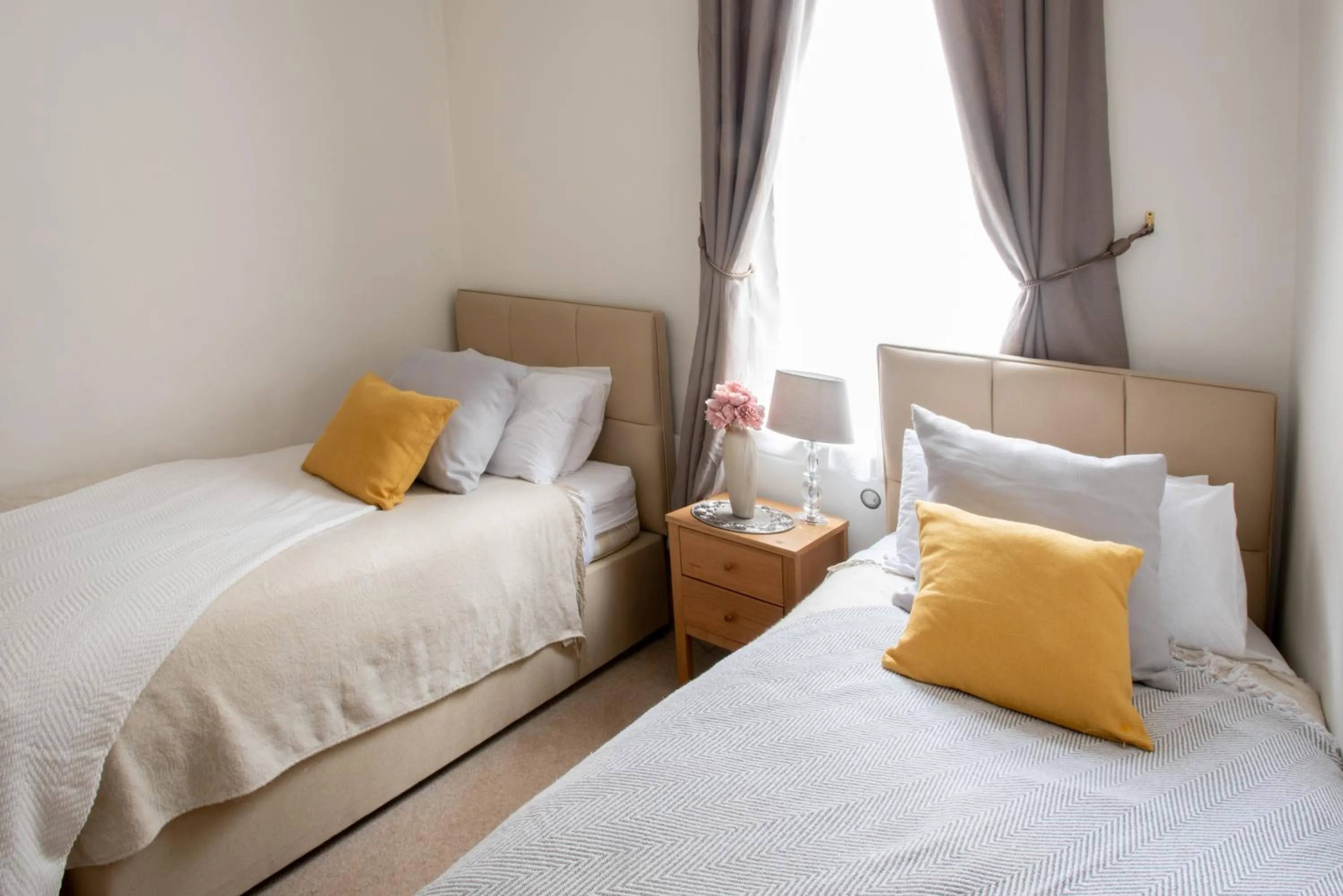 Bed in Park Lane Apartments - Clarges Street