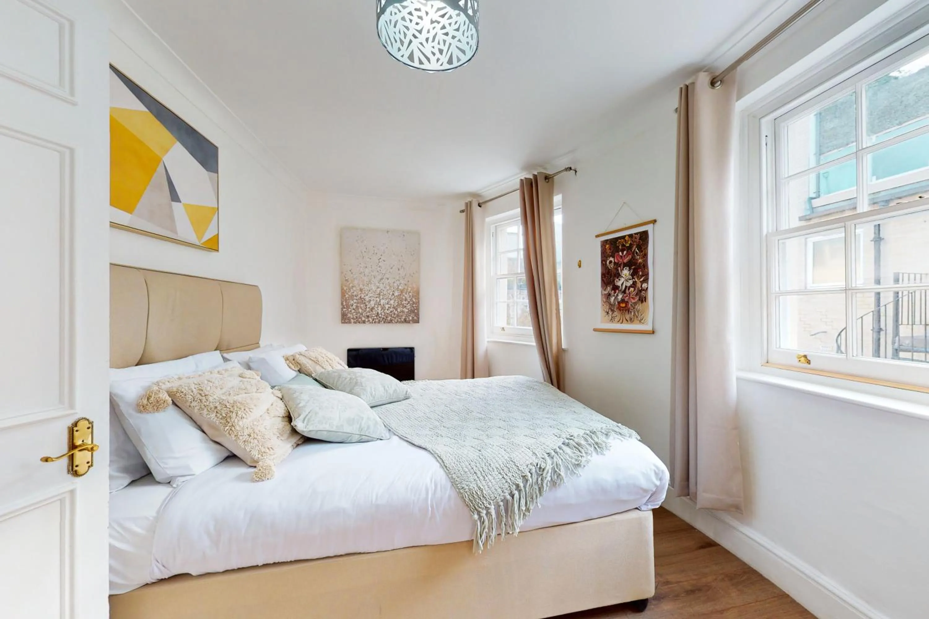 Bed in Park Lane Apartments - Clarges Street