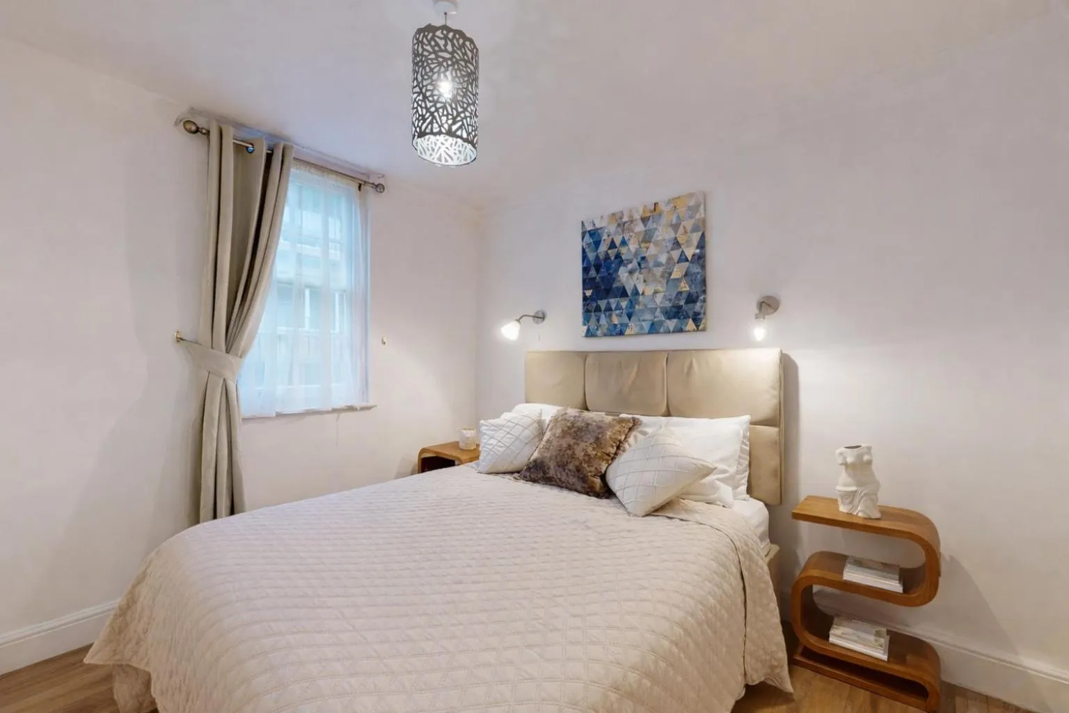 Bed in Park Lane Apartments - Clarges Street