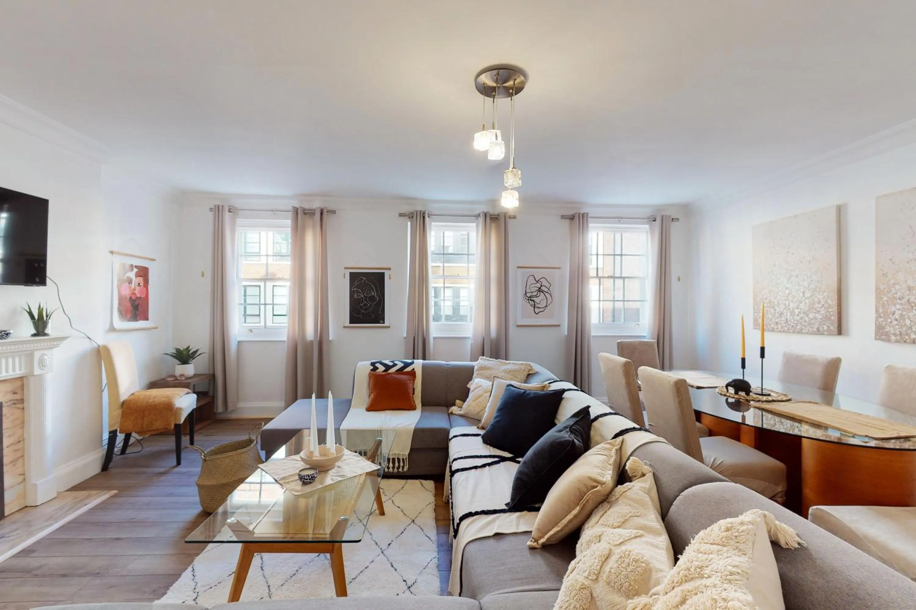 Living room in Park Lane Apartments - Clarges Street