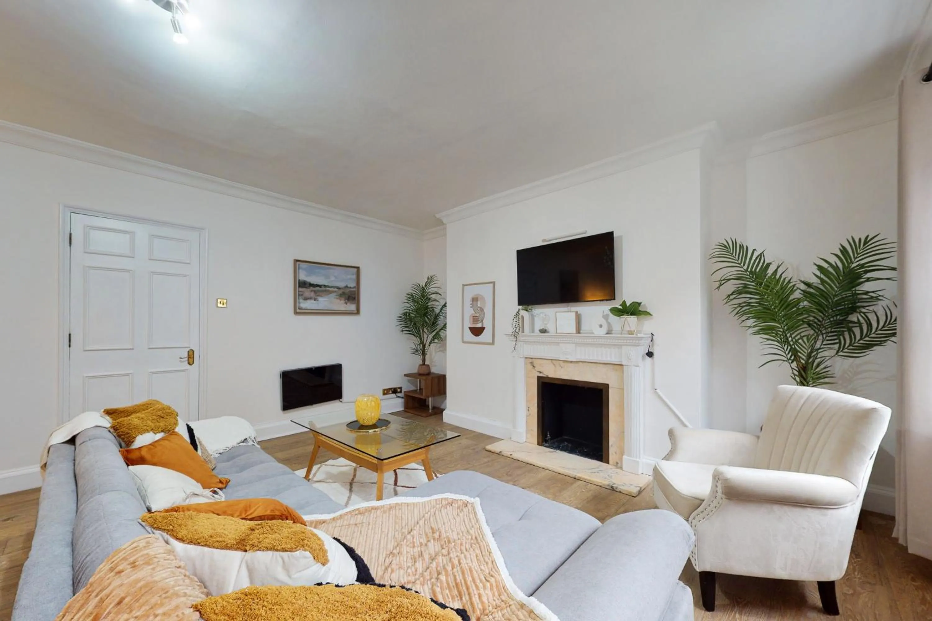 TV and multimedia in Park Lane Apartments - Clarges Street