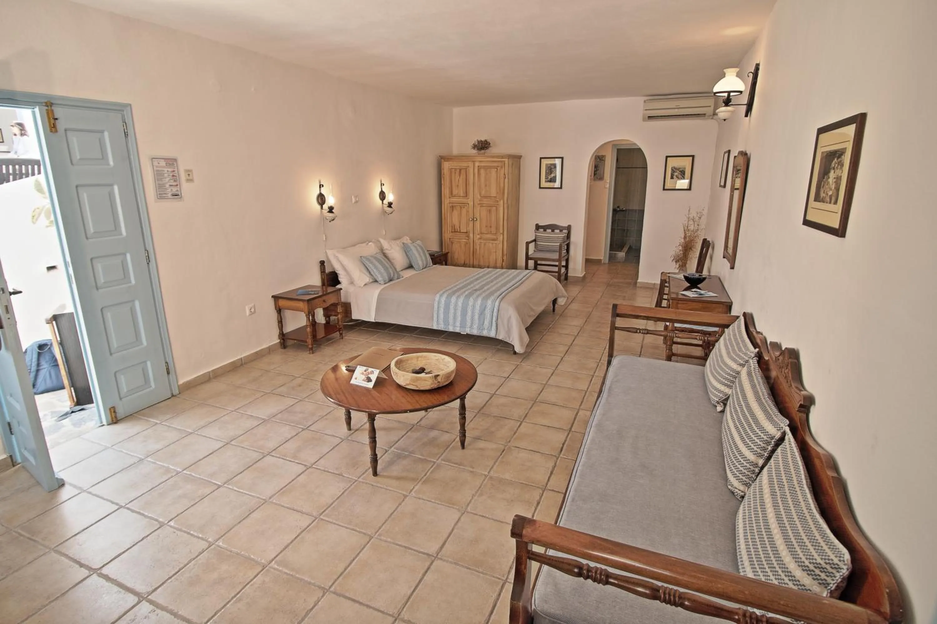 Photo of the whole room in Aethrio Sunset Village - Oia