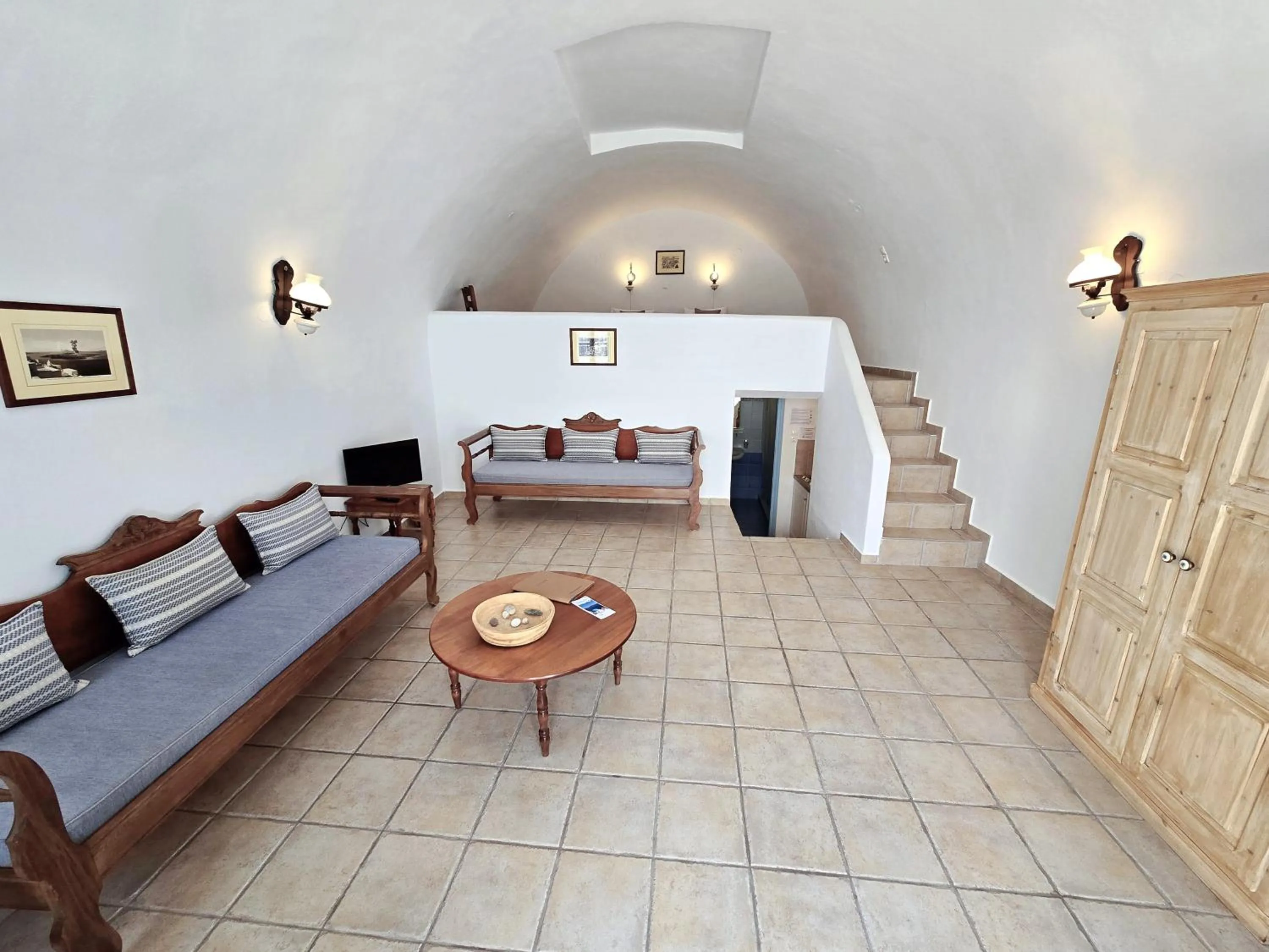 Living room in Aethrio Sunset Village - Oia