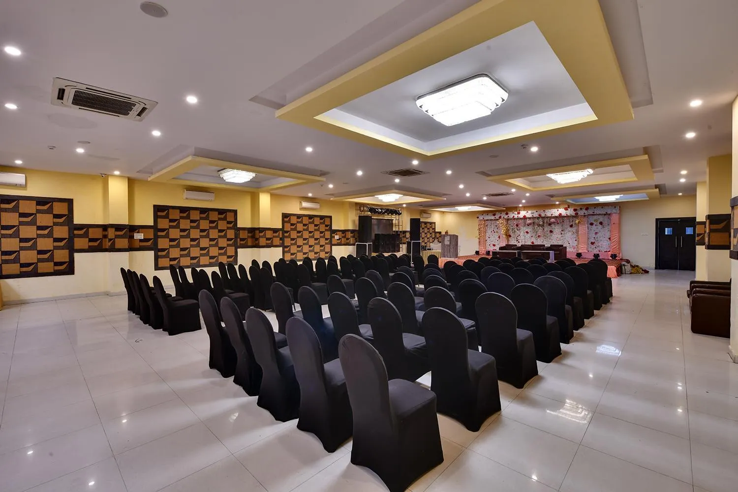 Restaurant/places to eat in GenX Mirzapur