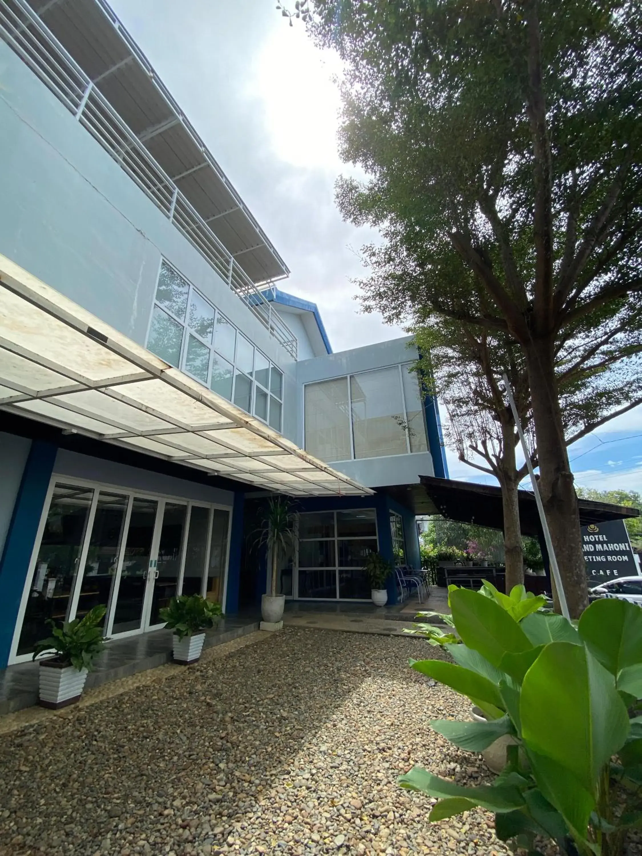 Property building in Grand Mahoni Hotel Property building in Grand Mahoni Hotel