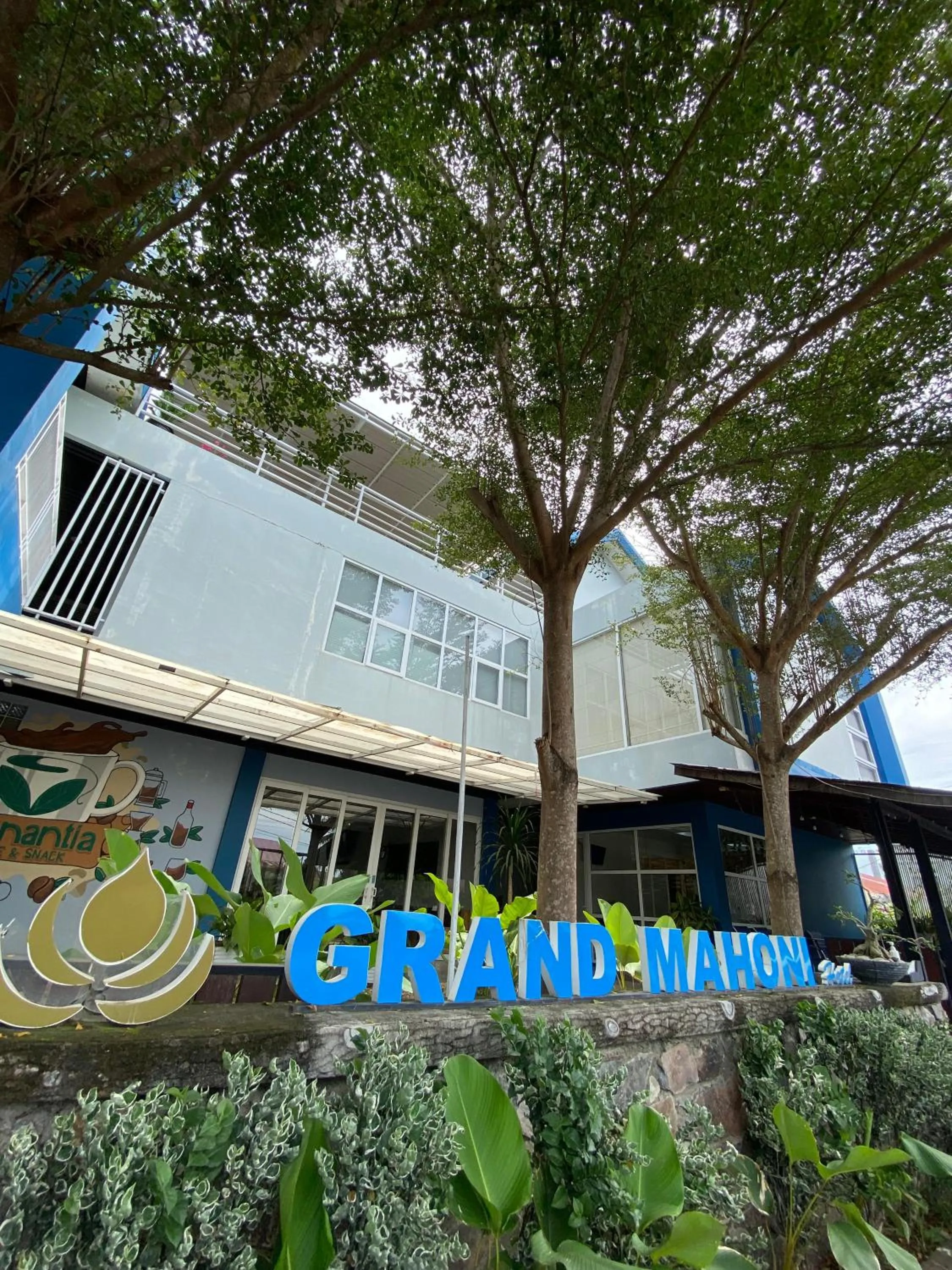 Property building in Grand Mahoni Hotel