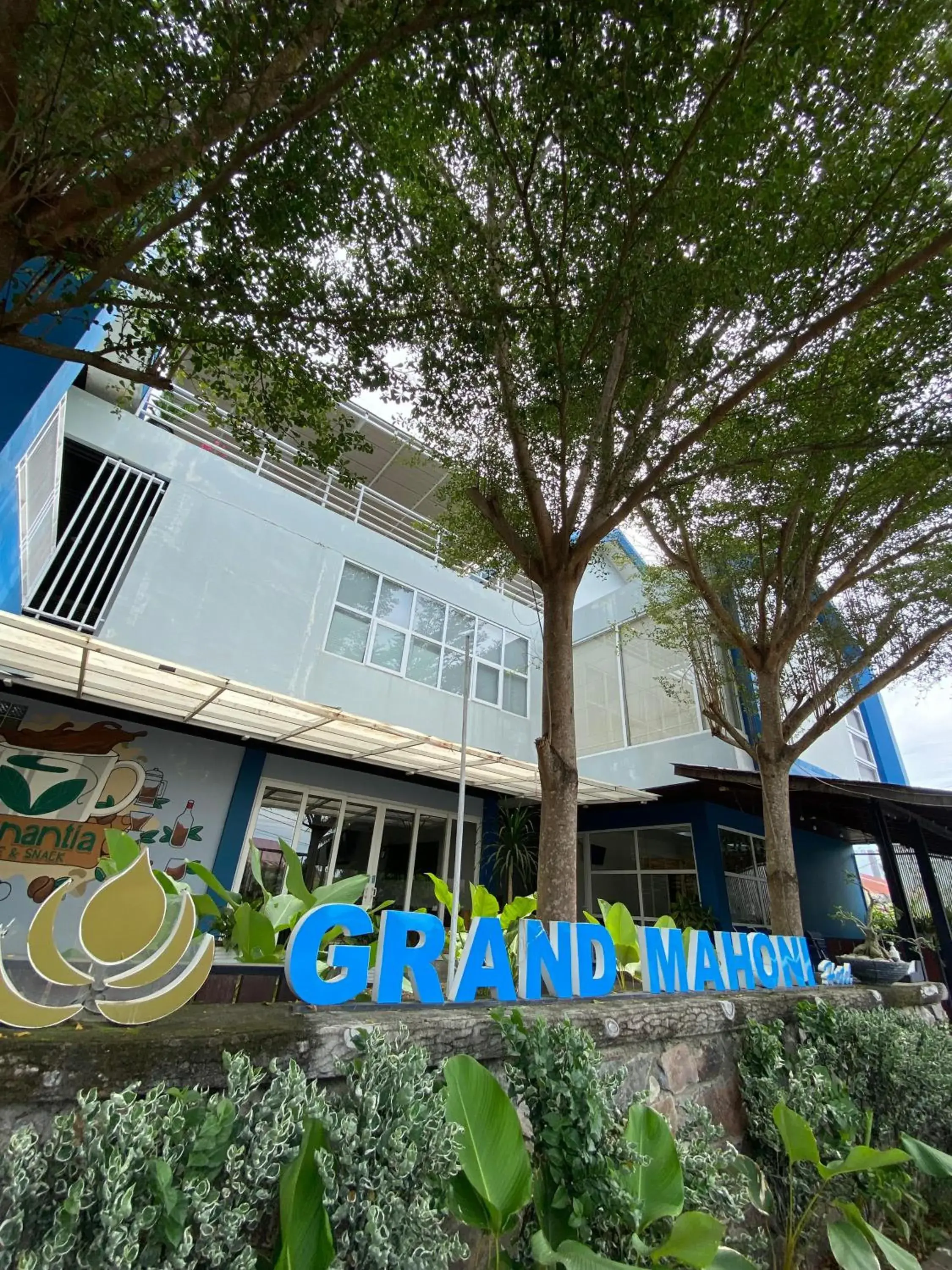 Property building in Grand Mahoni Hotel Property building in Grand Mahoni Hotel