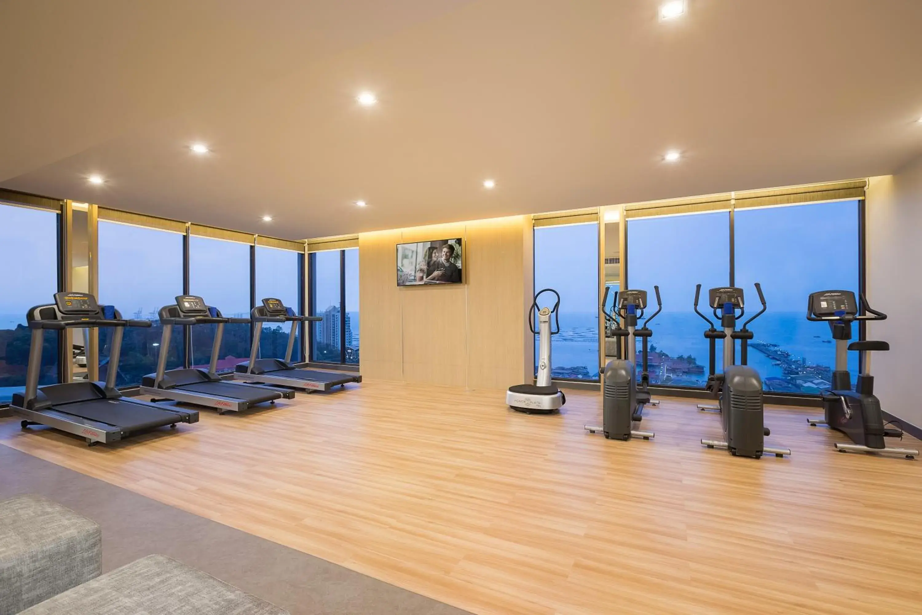 Fitness centre/facilities in Somerset Harbourview Sri Racha Fitness centre/facilities in Somerset Harbourview Sri Racha