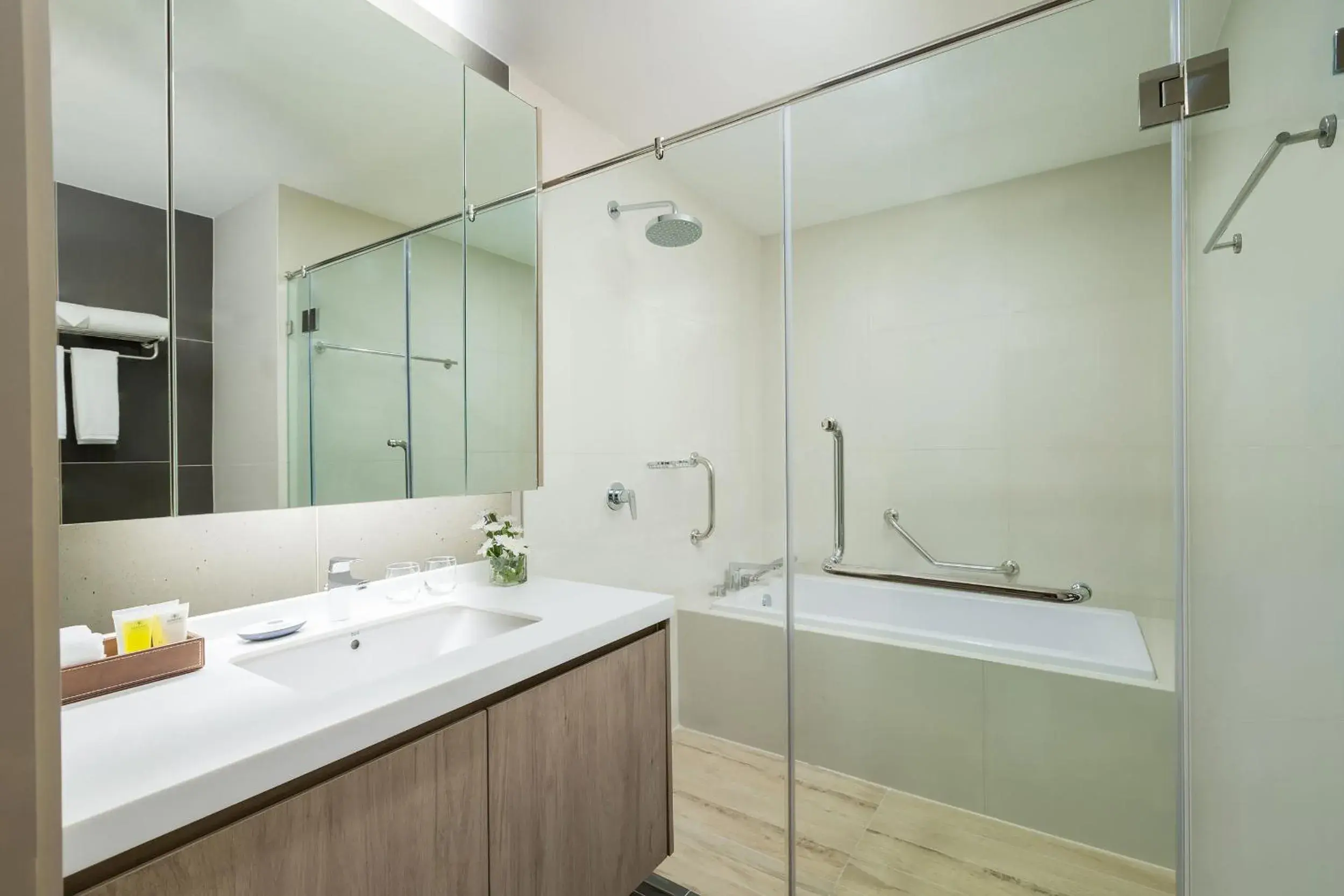 Toilet in Somerset Harbourview Sri Racha Toilet in Somerset Harbourview Sri Racha