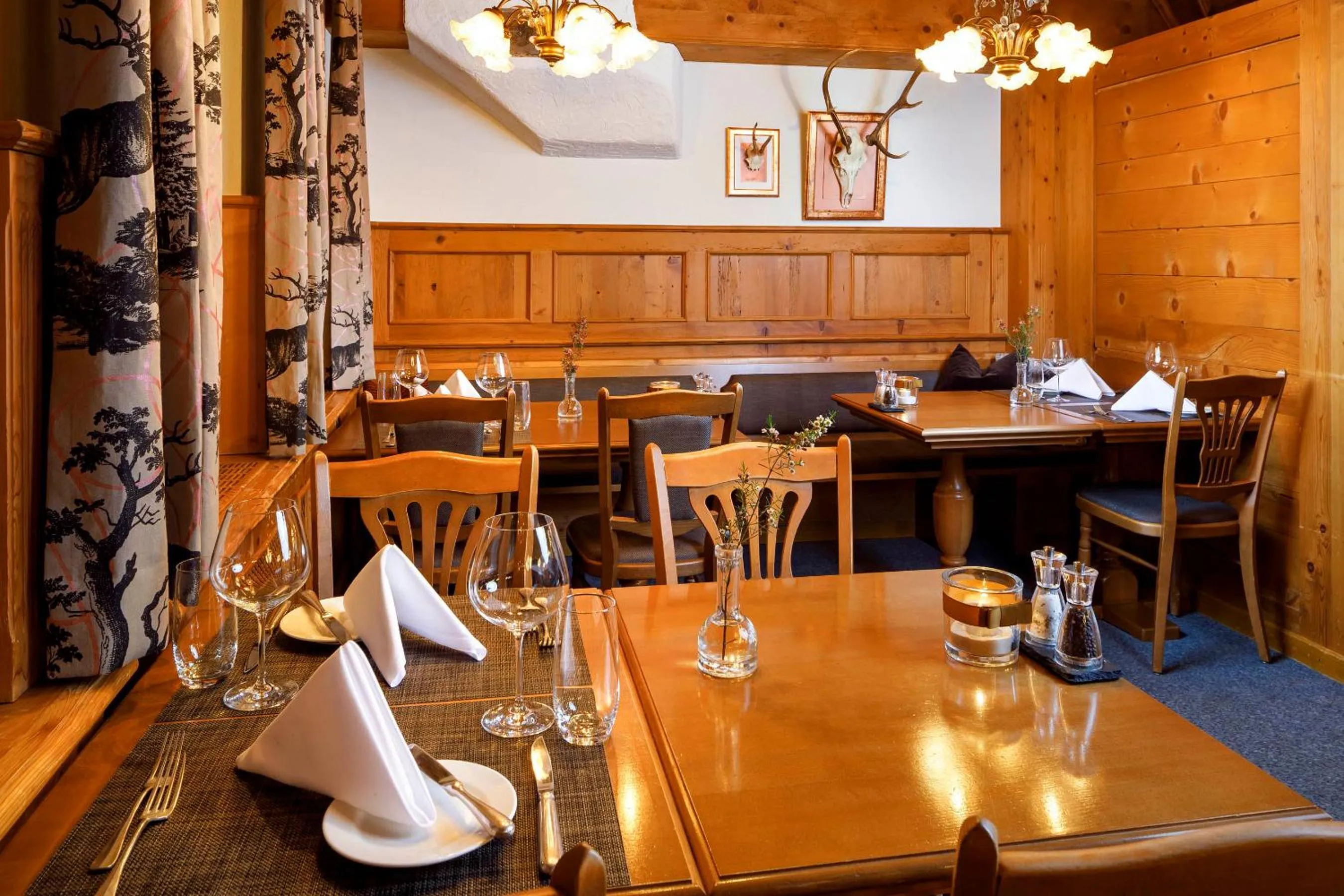 Restaurant/places to eat in Hirschen Guesthouse - Village Hotel