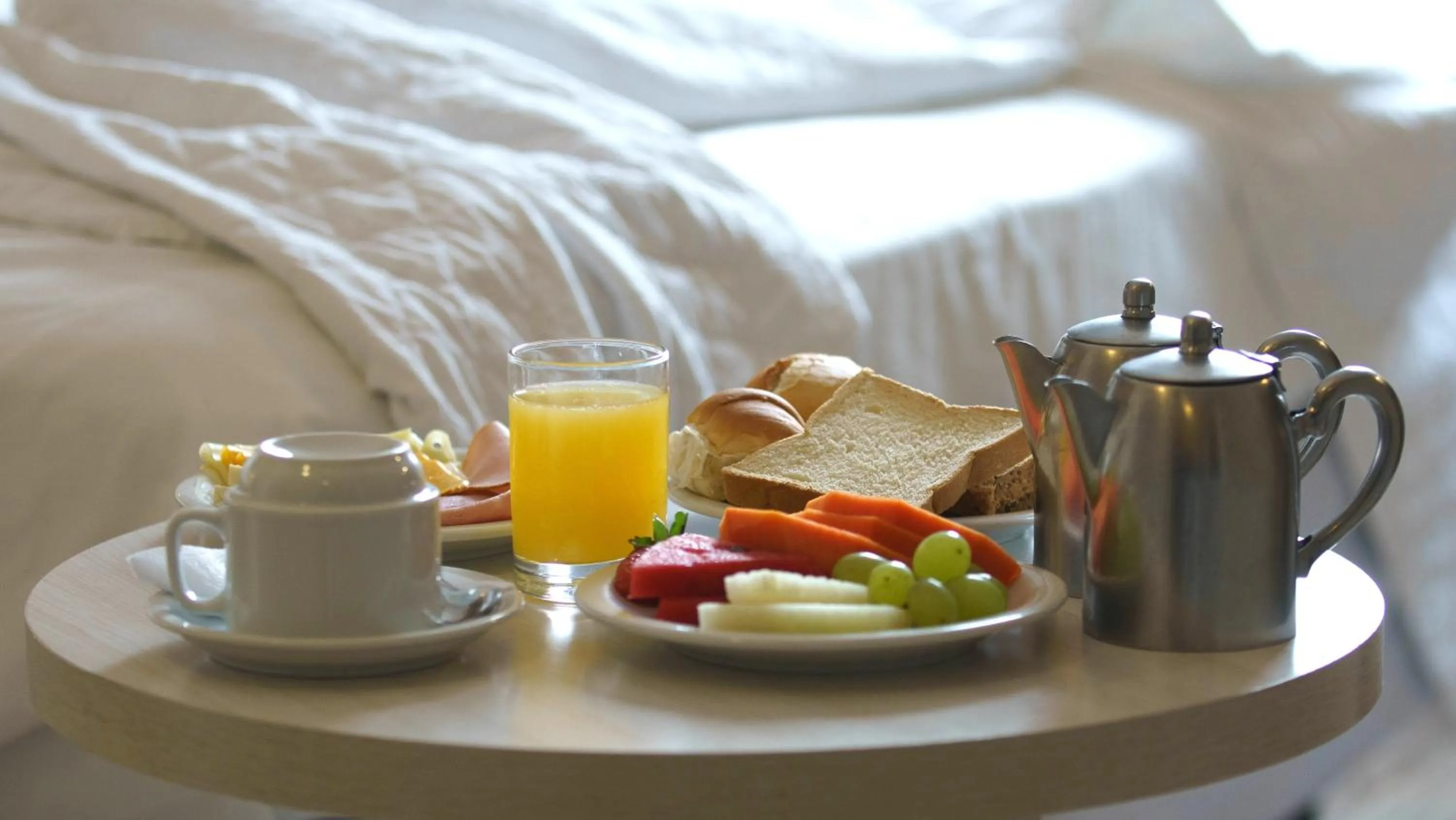 Food and drinks, Bed in SJ Executive - San Juan Curitiba