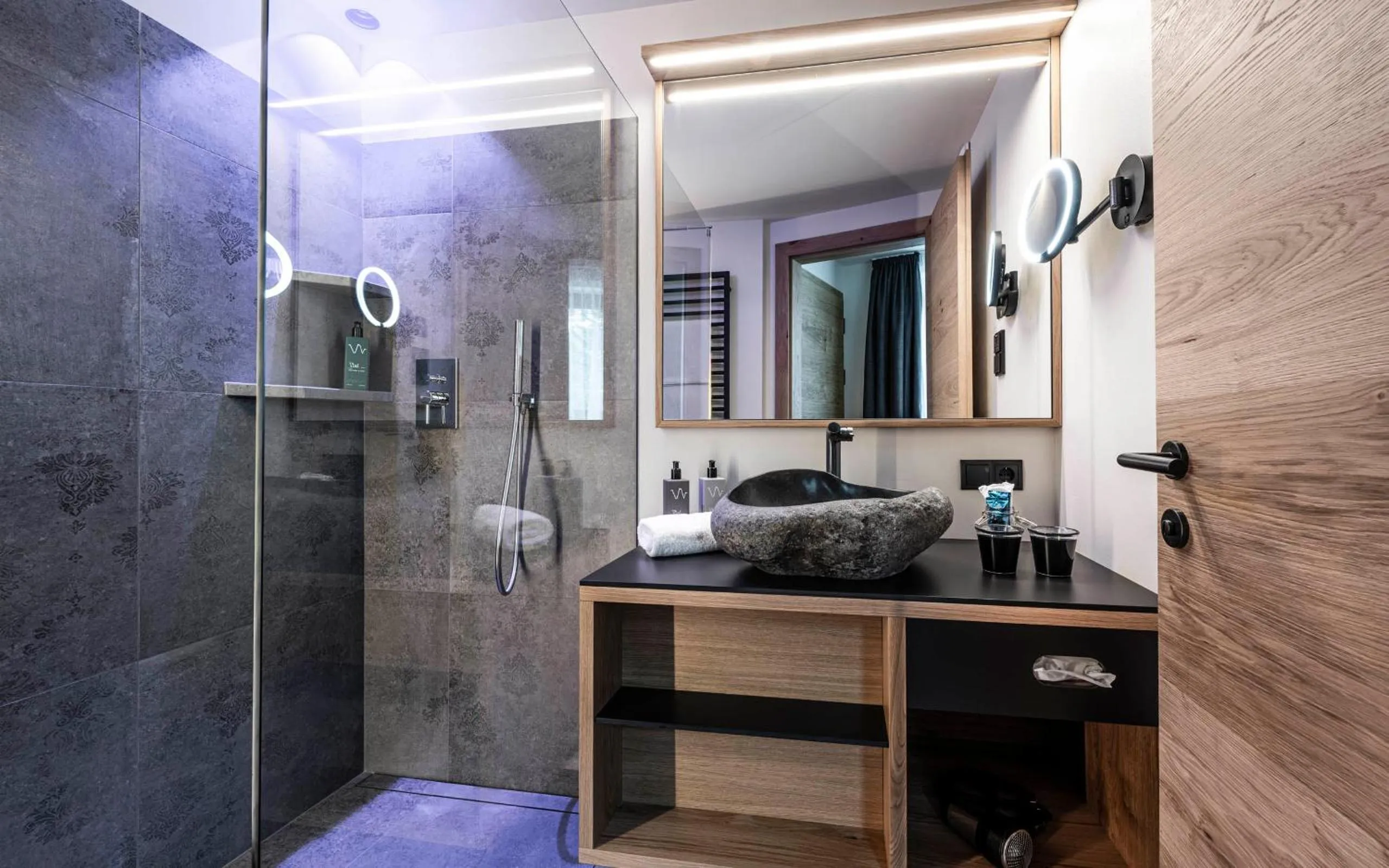 Shower in Viel Nois Guest House