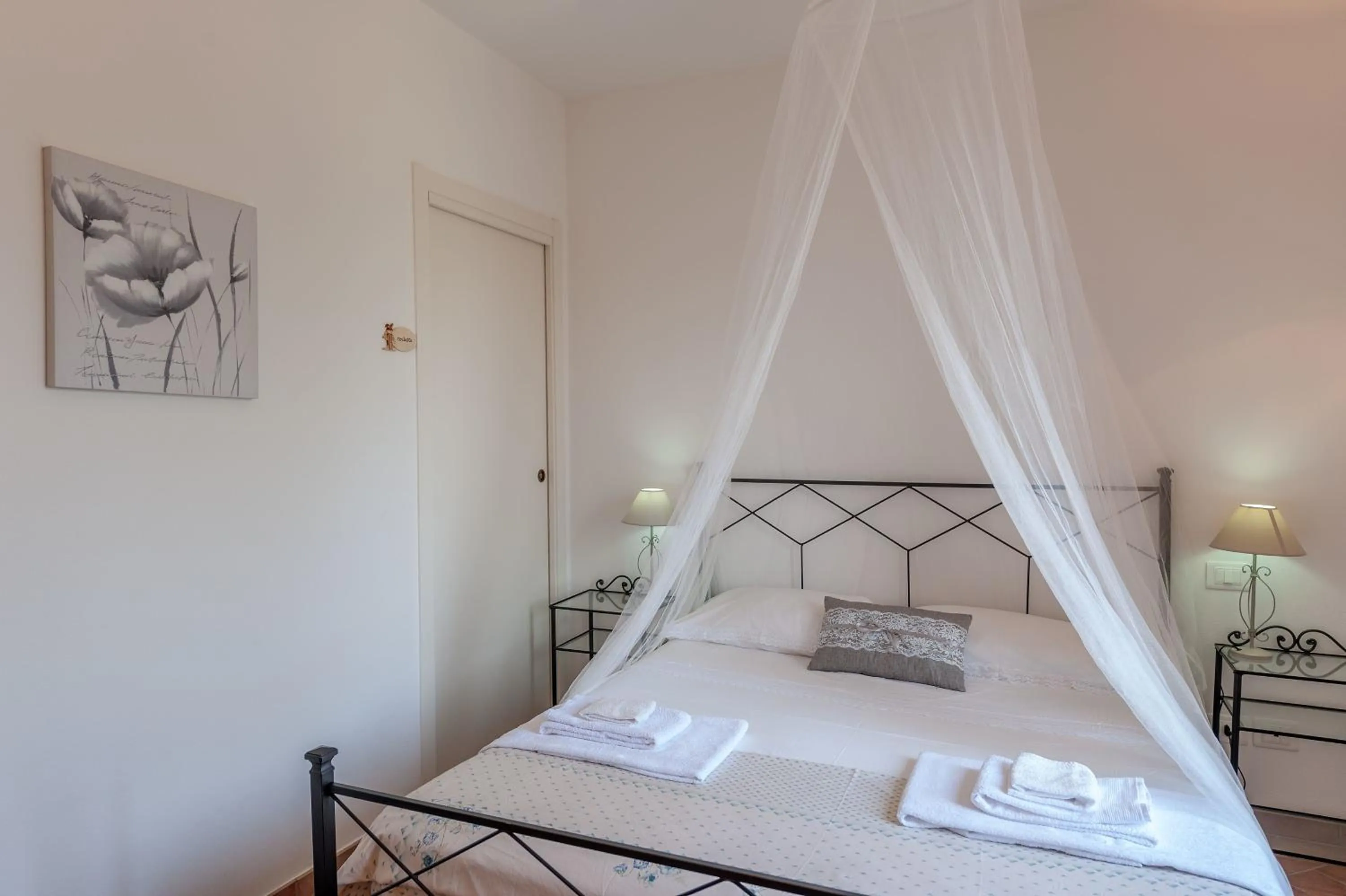 Photo of the whole room, Bed in Le Tartarughe rooms