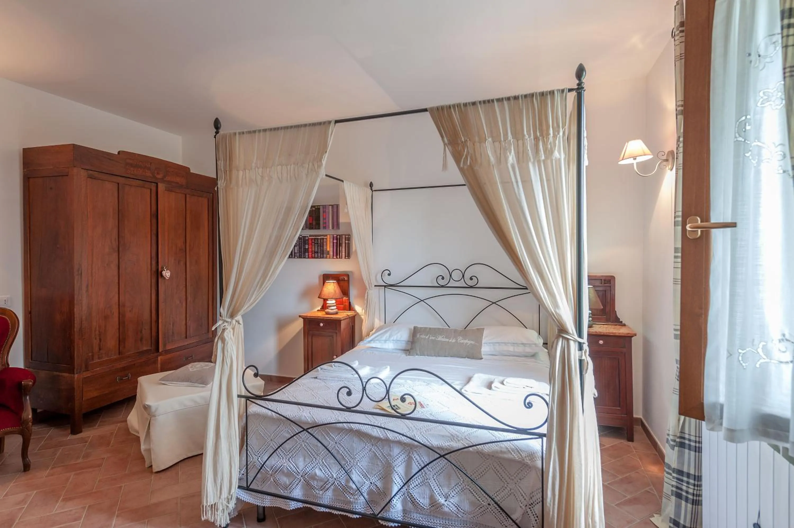 Photo of the whole room, Bed in Le Tartarughe rooms