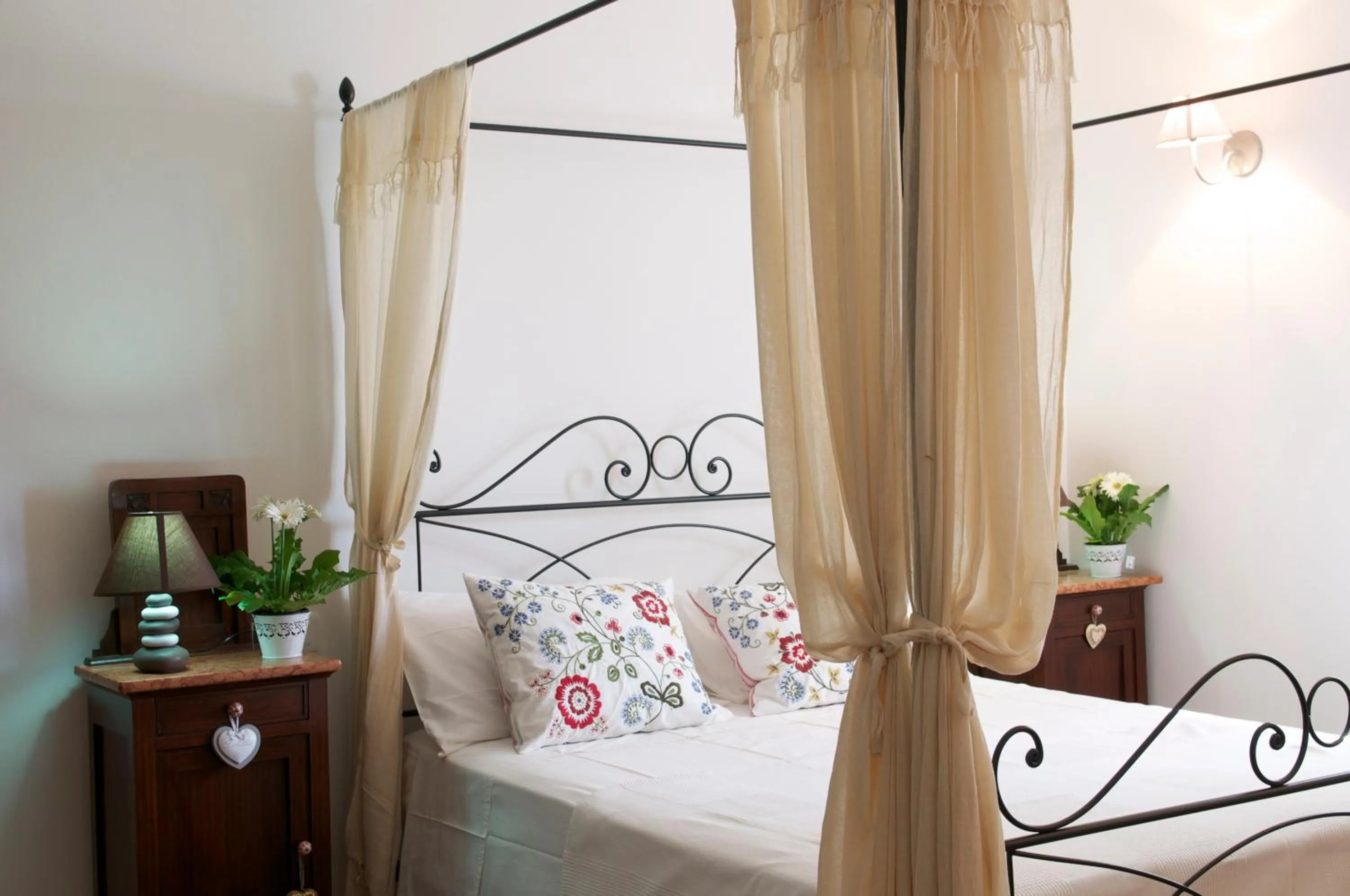 Photo of the whole room, Bed in Le Tartarughe rooms