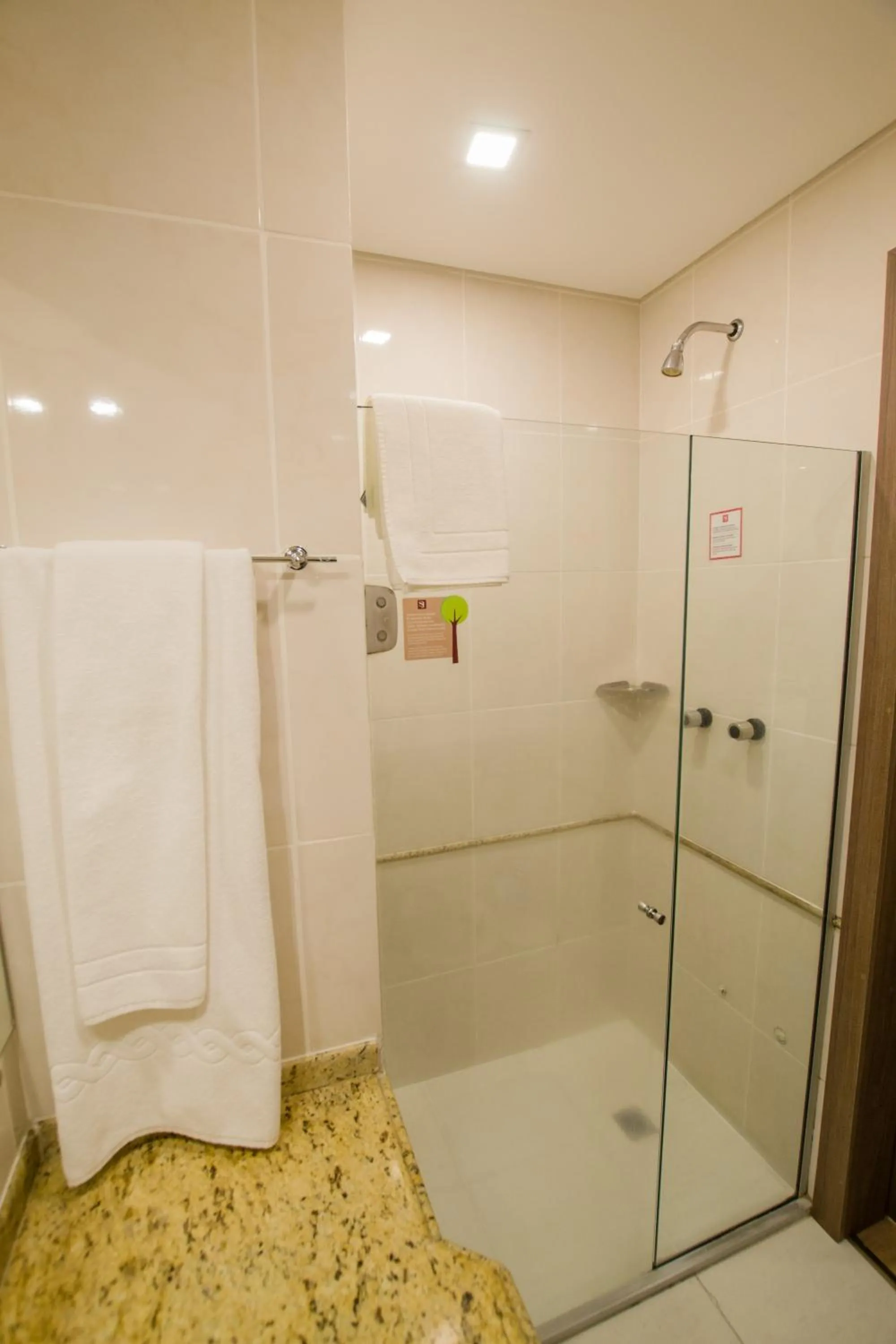 Shower in SJ Royal - San Juan Curitiba