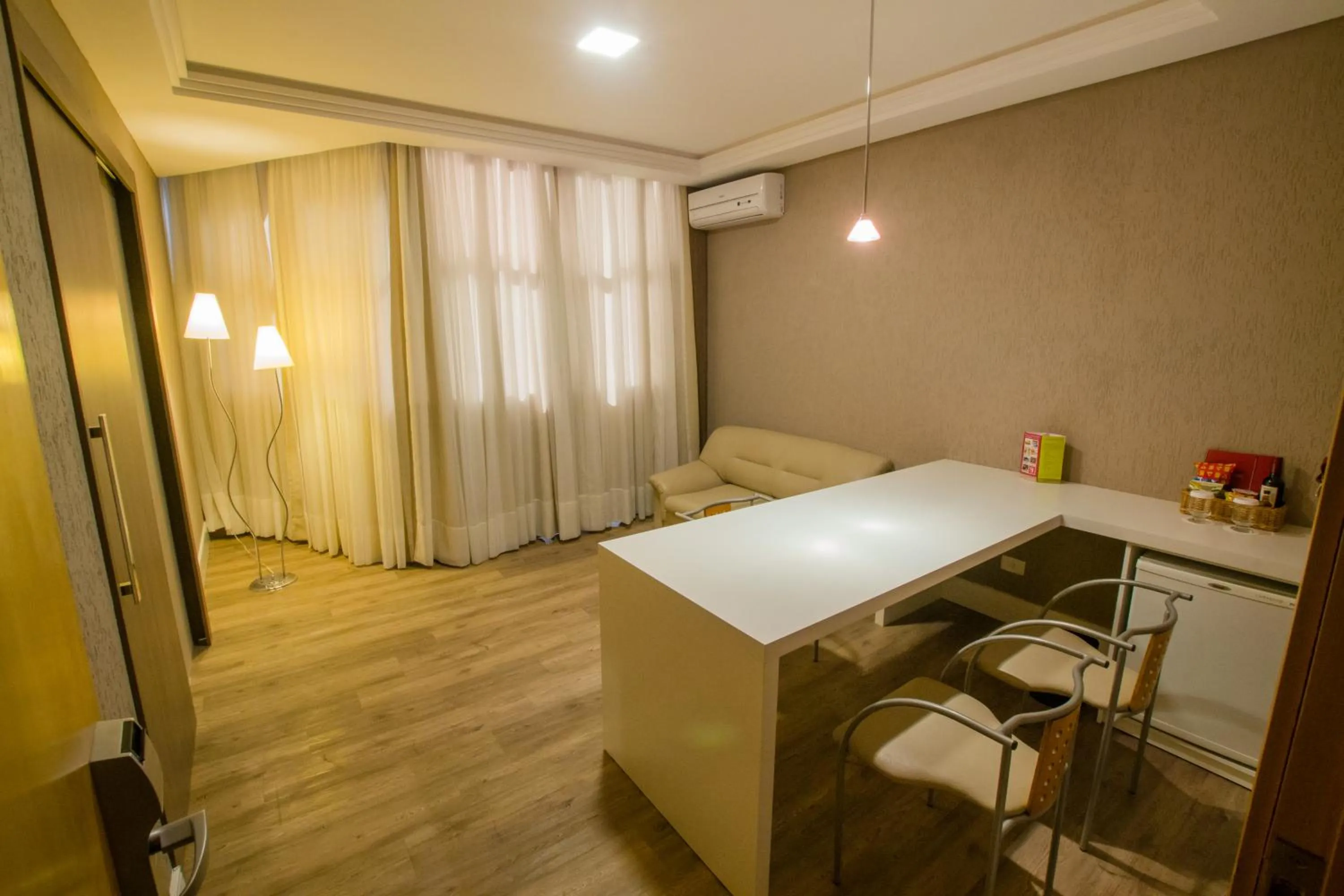 TV and multimedia, Bed in SJ Royal - San Juan Curitiba