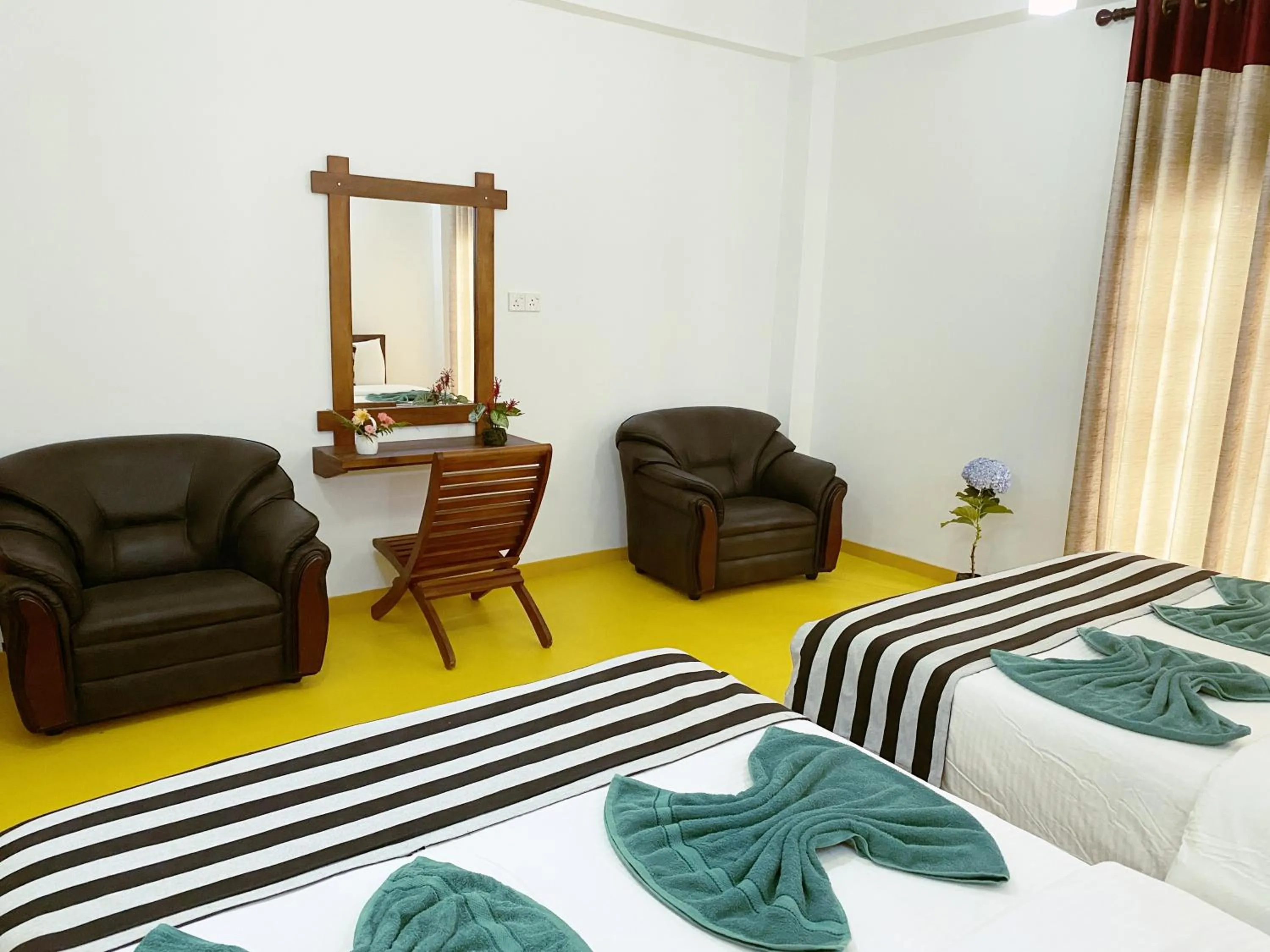 Bedroom, Bed in Misty Elegance - Ella.