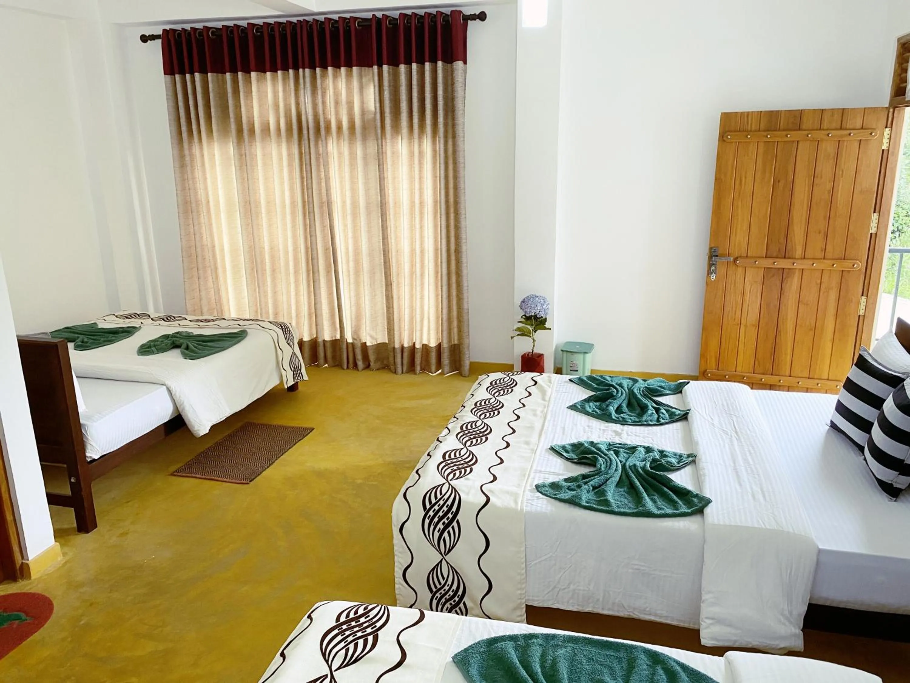 Bedroom, Bed in Misty Elegance - Ella.