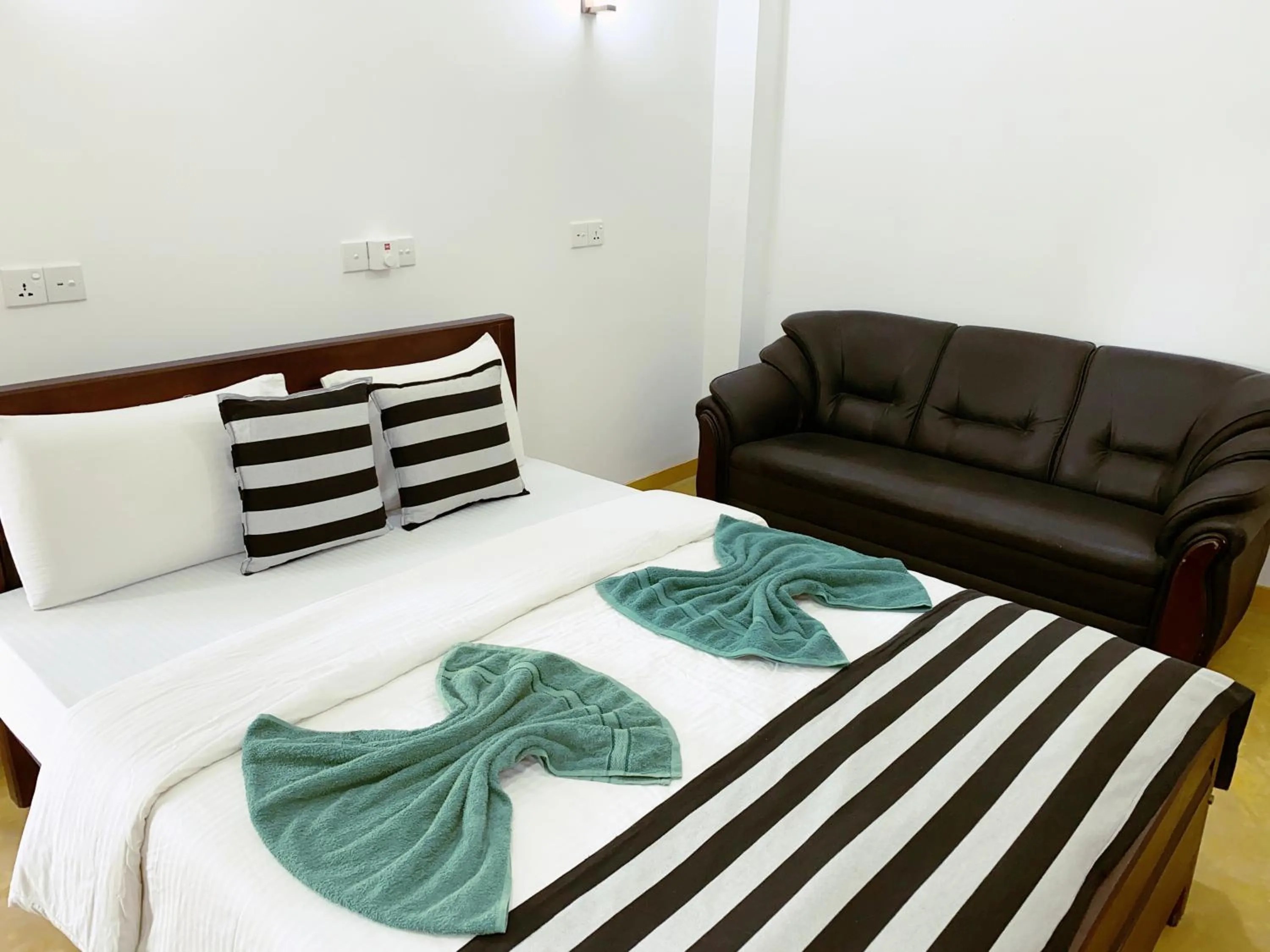 Bedroom, Bed in Misty Elegance - Ella.