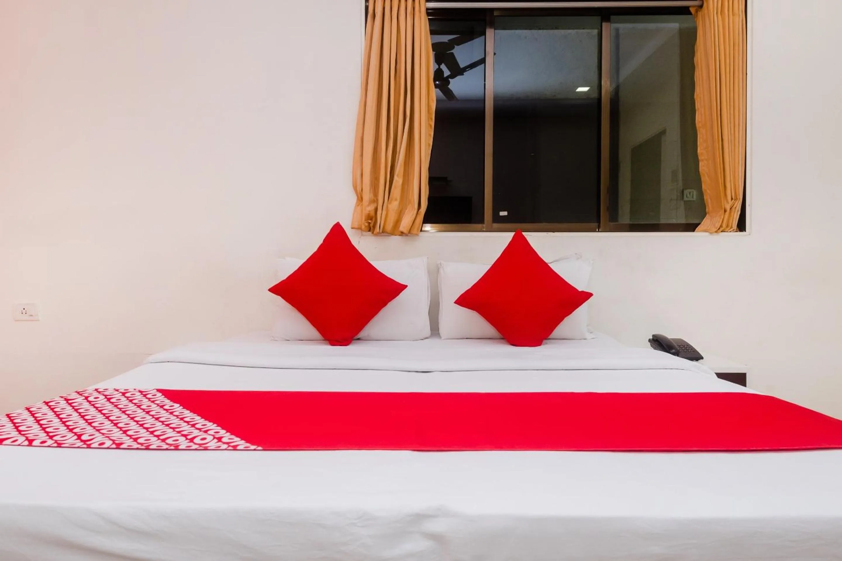 Bedroom, Bed in Hotel O Manori Resort