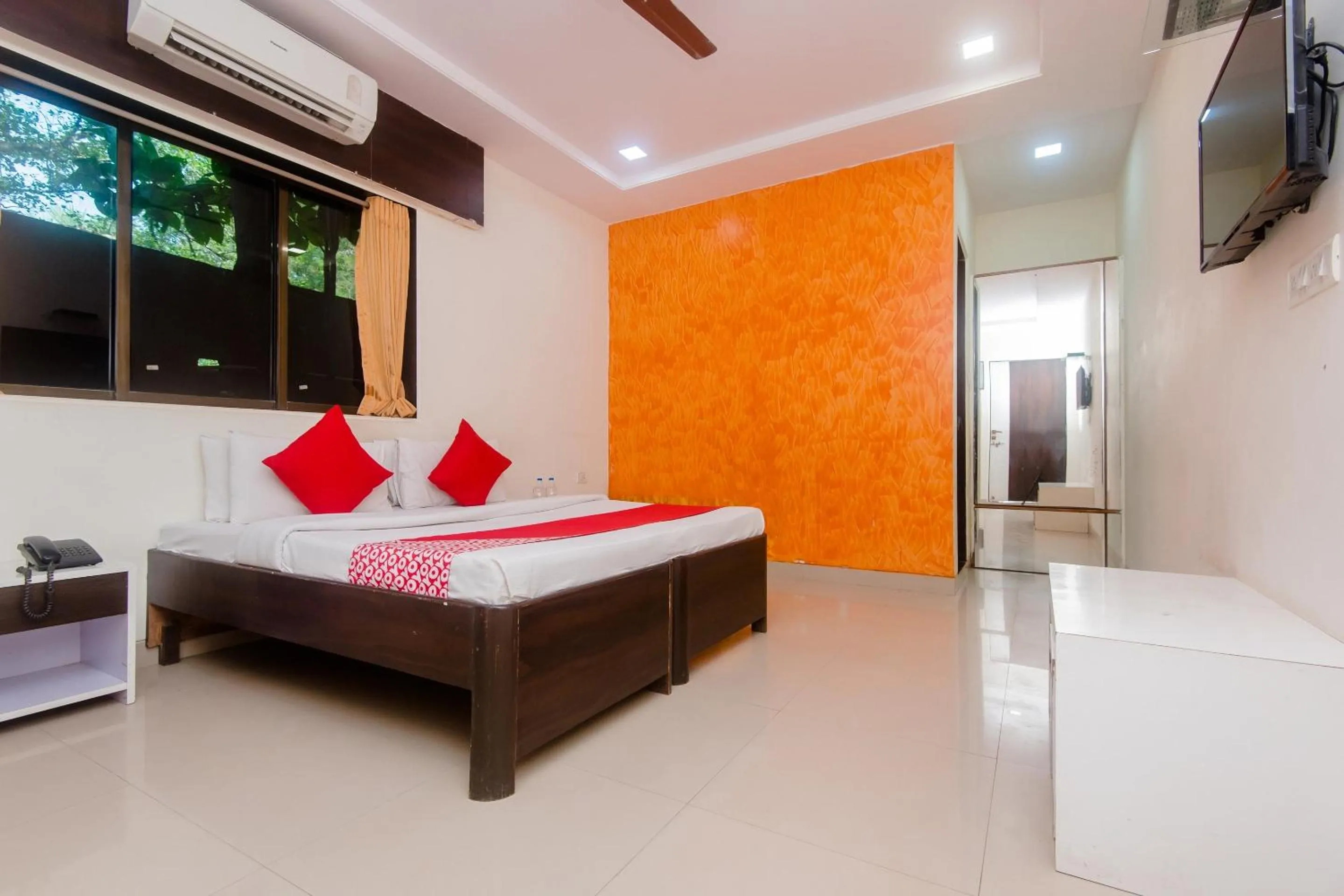 Bedroom, Bed in Hotel O Manori Resort