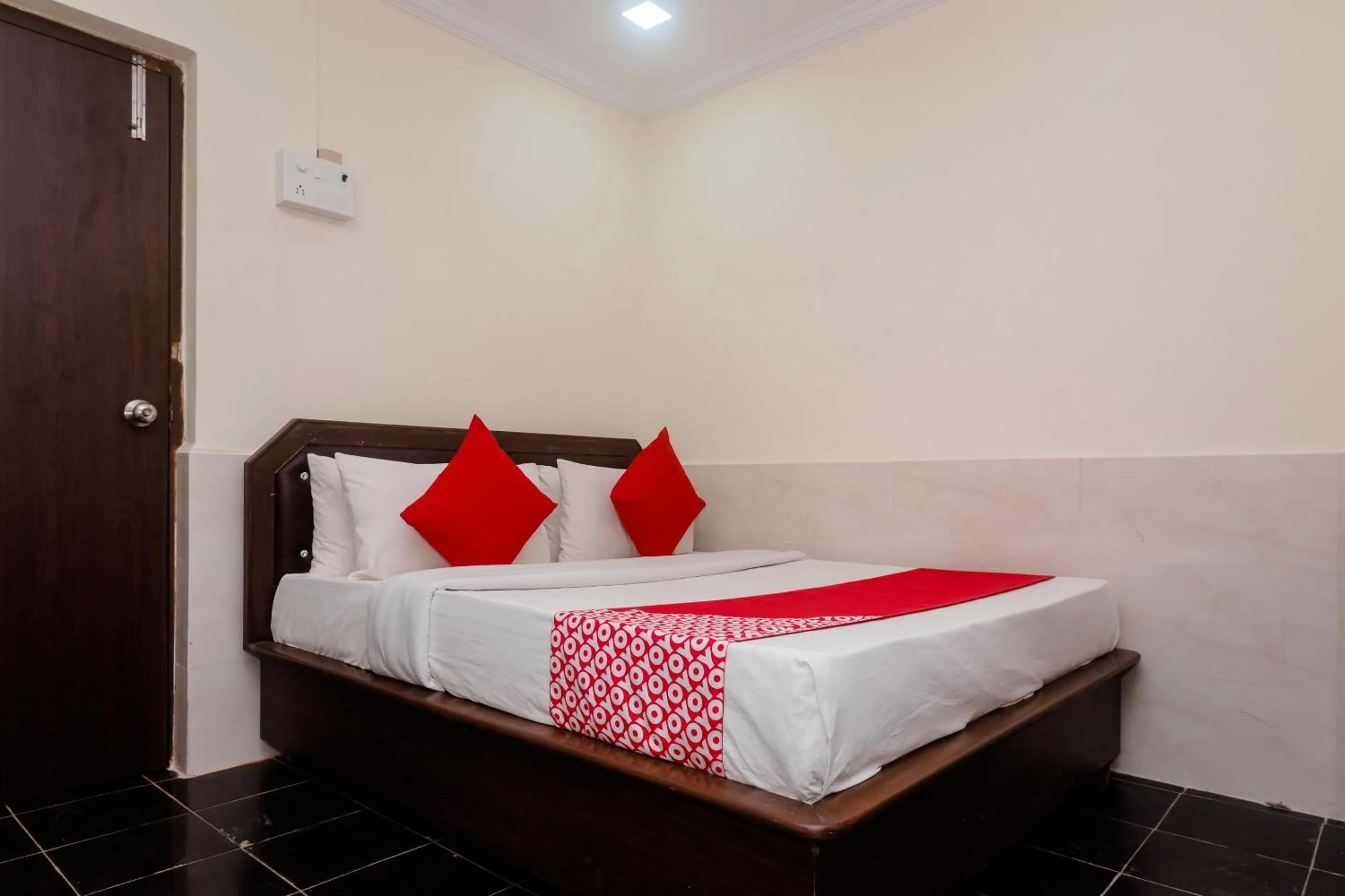 Bedroom, Bed in Hotel O Manori Resort