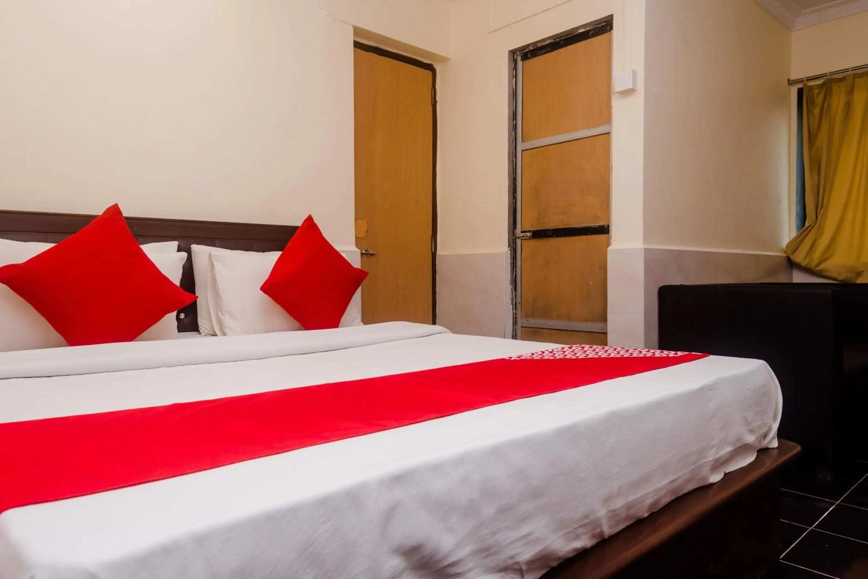 Bedroom, Bed in Hotel O Manori Resort