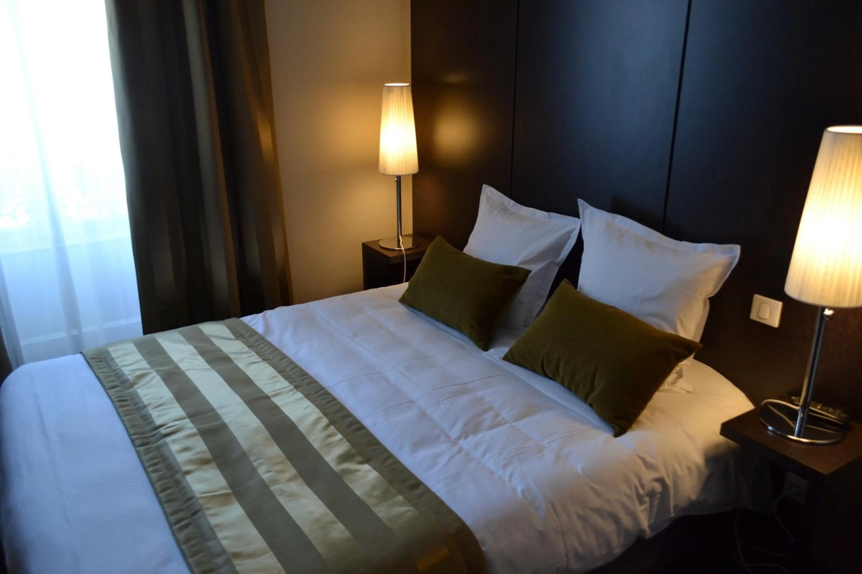 Bed in Logis Hotels Restaurant le SAINT-JACQUES -Cloyes les 3 Rivieres