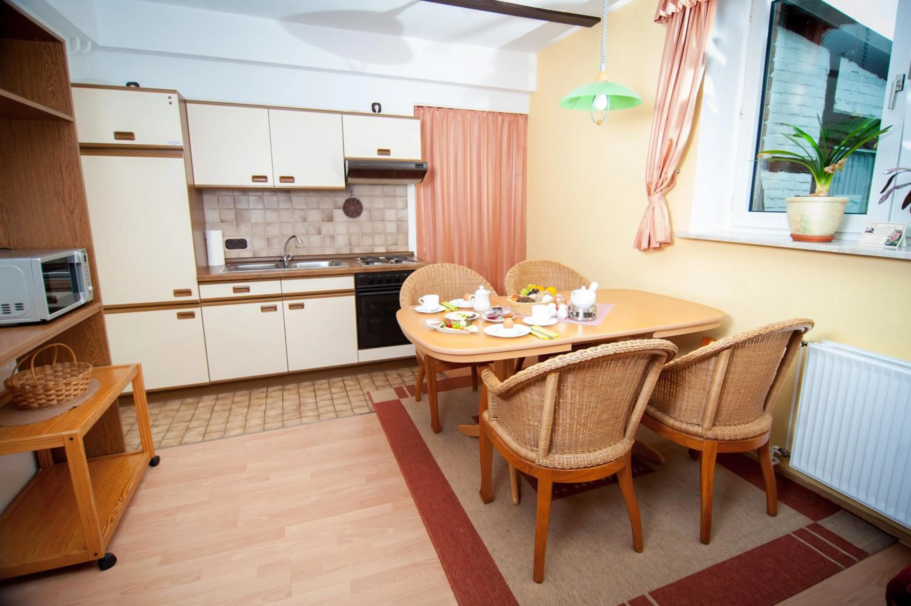 Kitchen or kitchenette in Ferienapartments Schnibbe