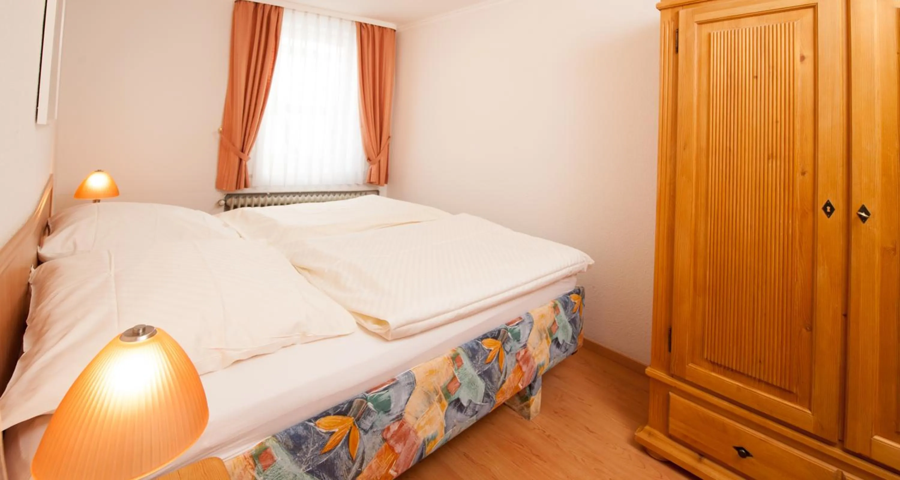 Photo of the whole room, Bed in Ferienapartments Schnibbe