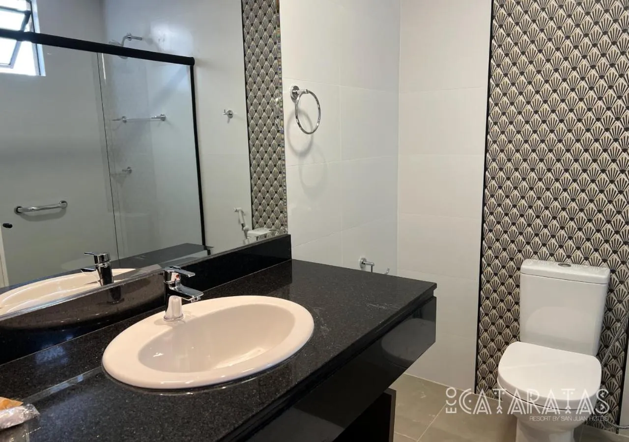 Shower in Complexo Eco Cataratas Resort by SJ