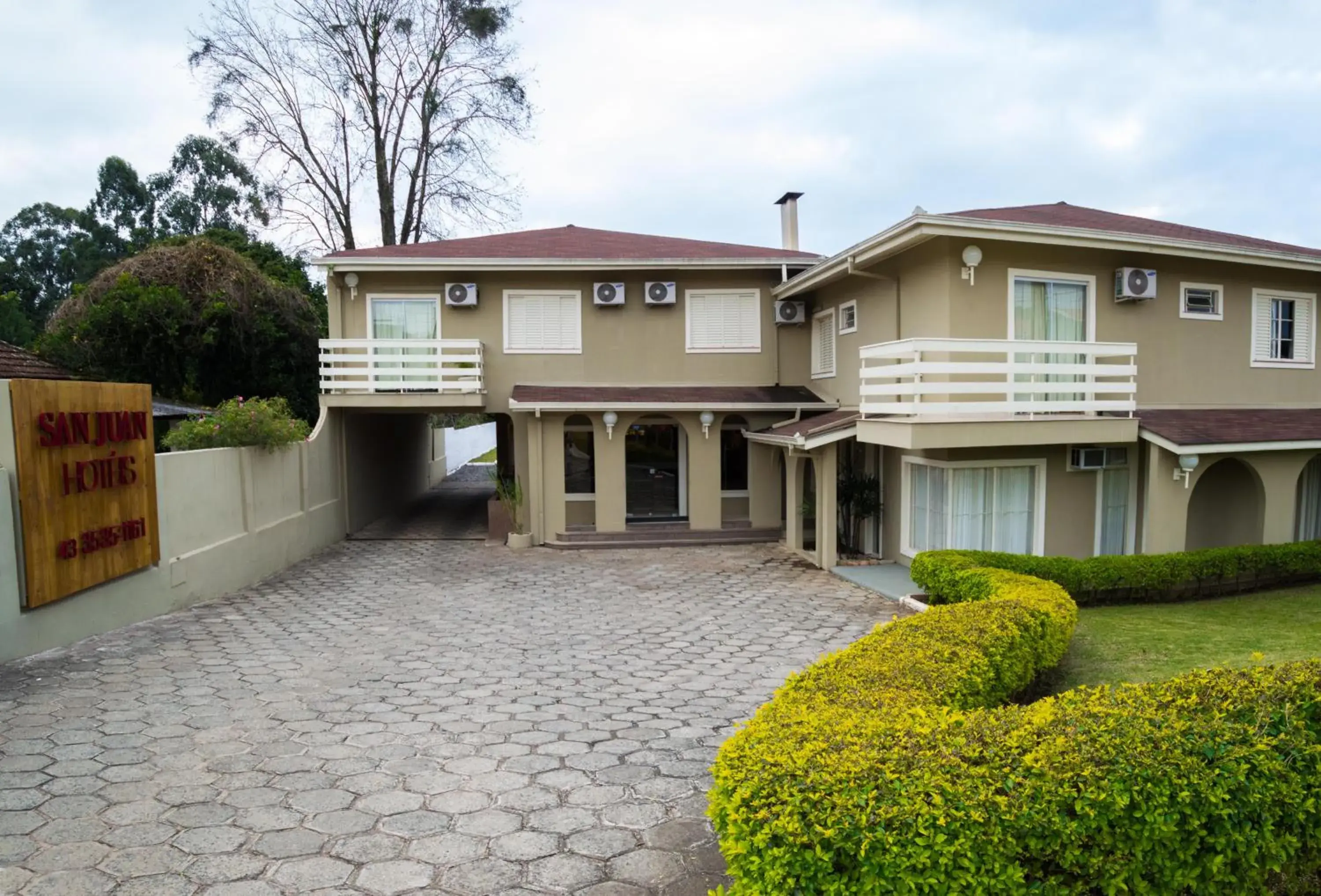 Facade/entrance in SJ Jaguariaíva - San Juan Jaguariaíva Facade/entrance in SJ Jaguariaíva - San Juan Jaguariaíva
