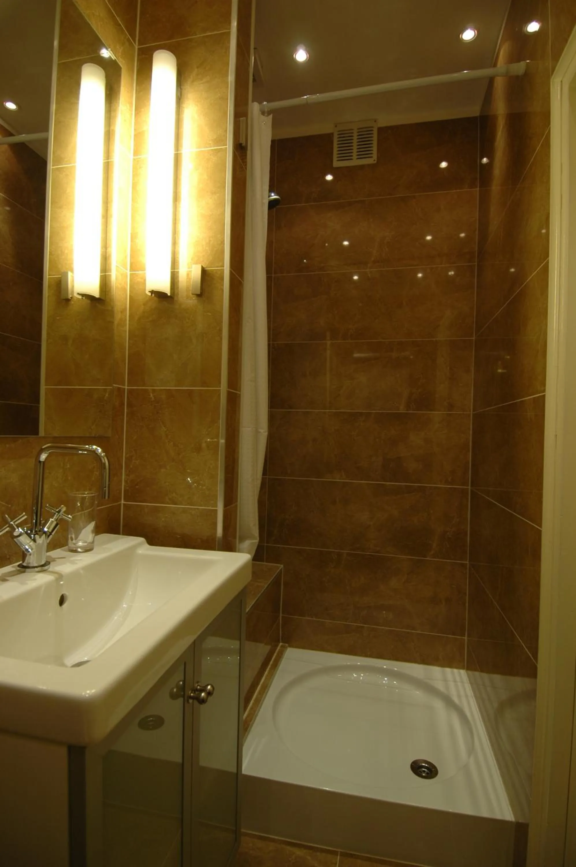 Shower in B&B Wladimir Studios