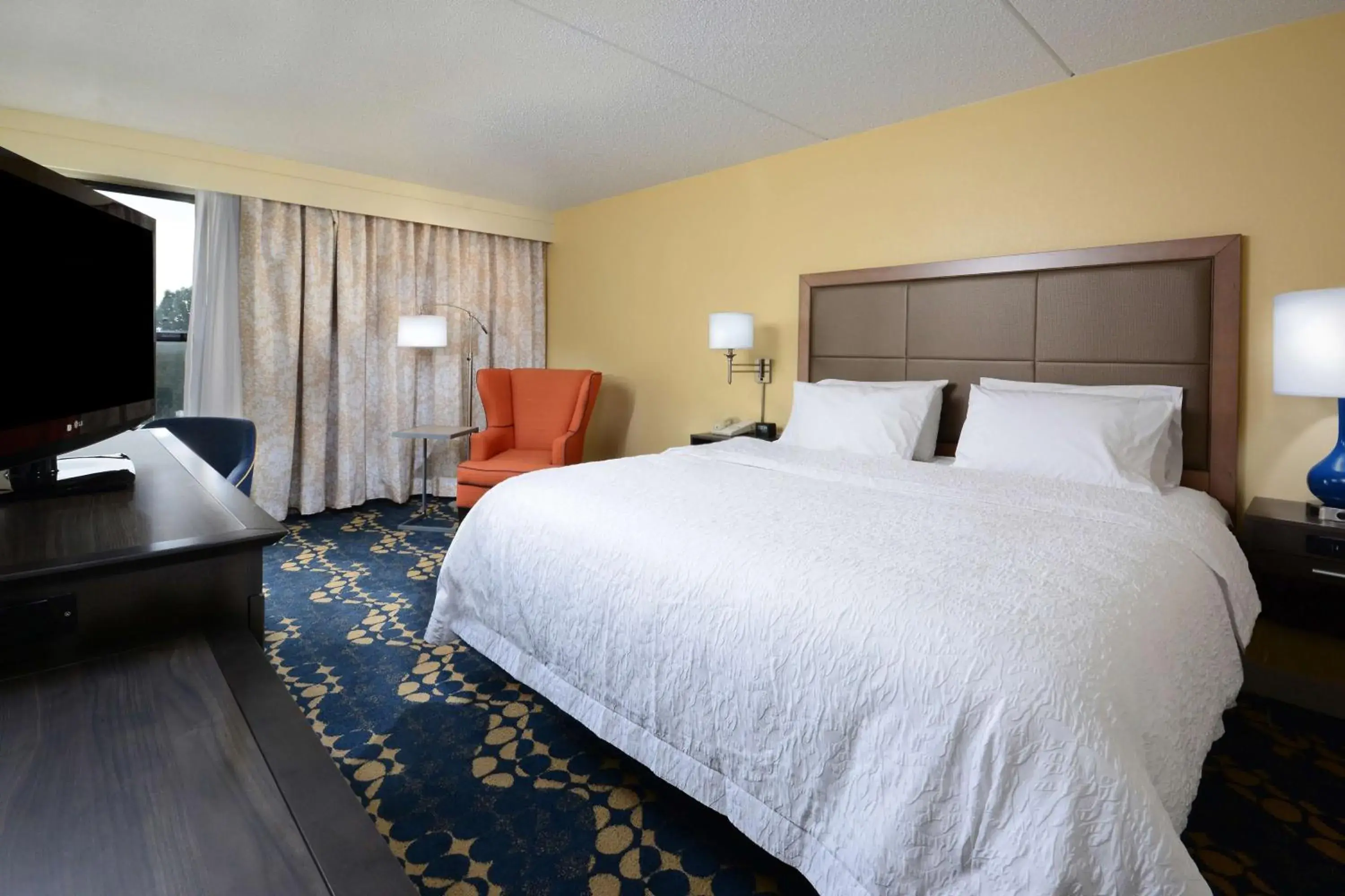 Bed in Hampton Inn Roxboro Bed in Hampton Inn Roxboro