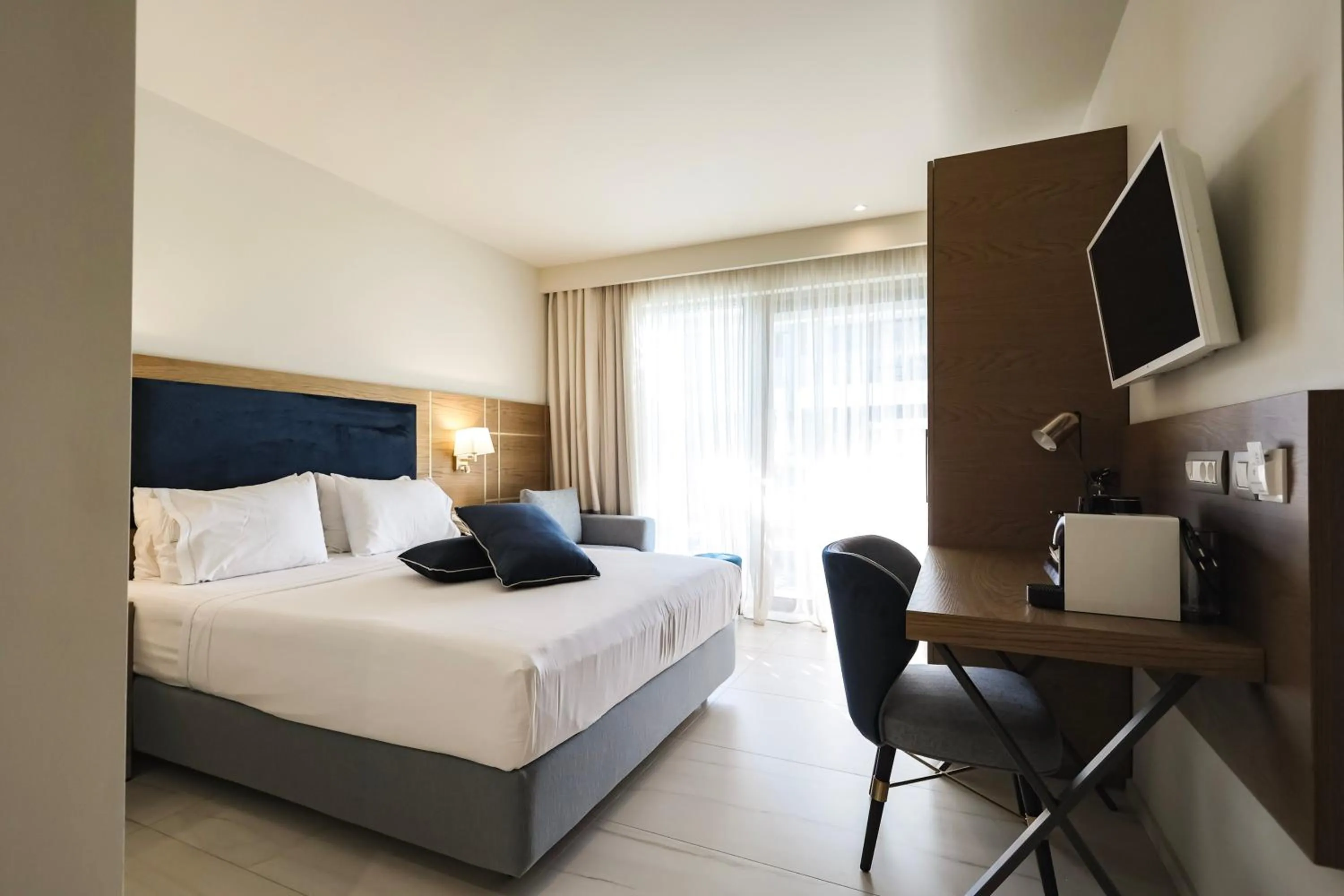 Bedroom, Bed in Serenity Suites