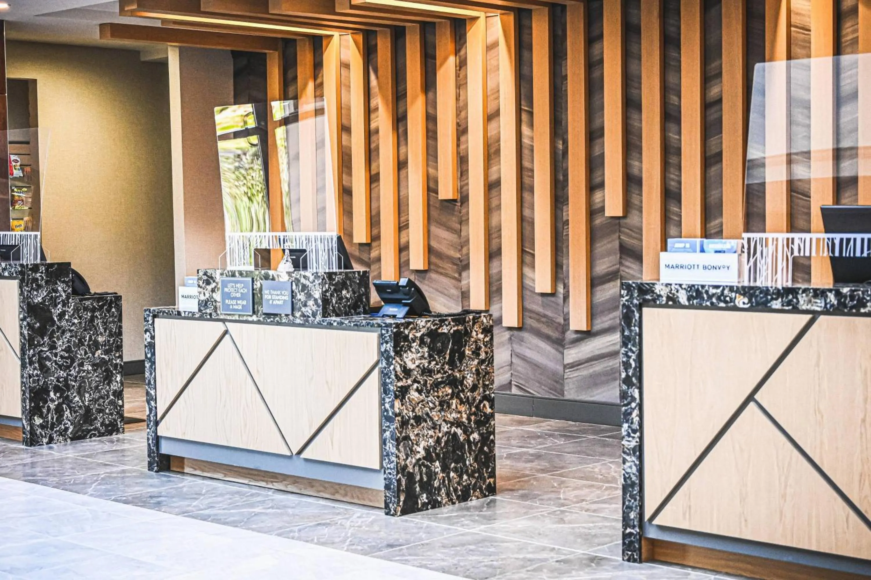 Lobby or reception in Delta Hotels by Marriott Cincinnati Sharonville