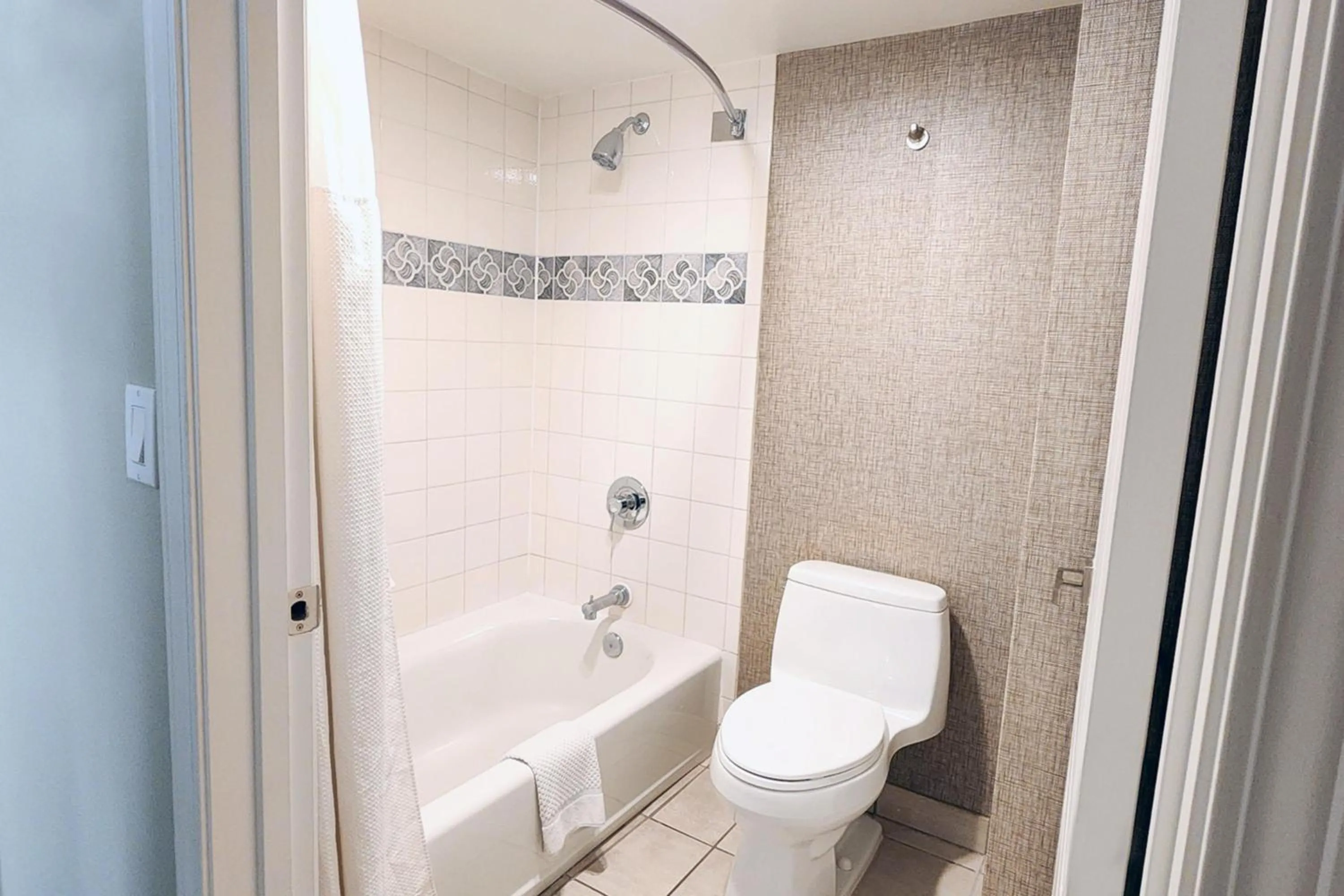 Bathroom in Hilton Phoenix Tapatio Cliffs Resort