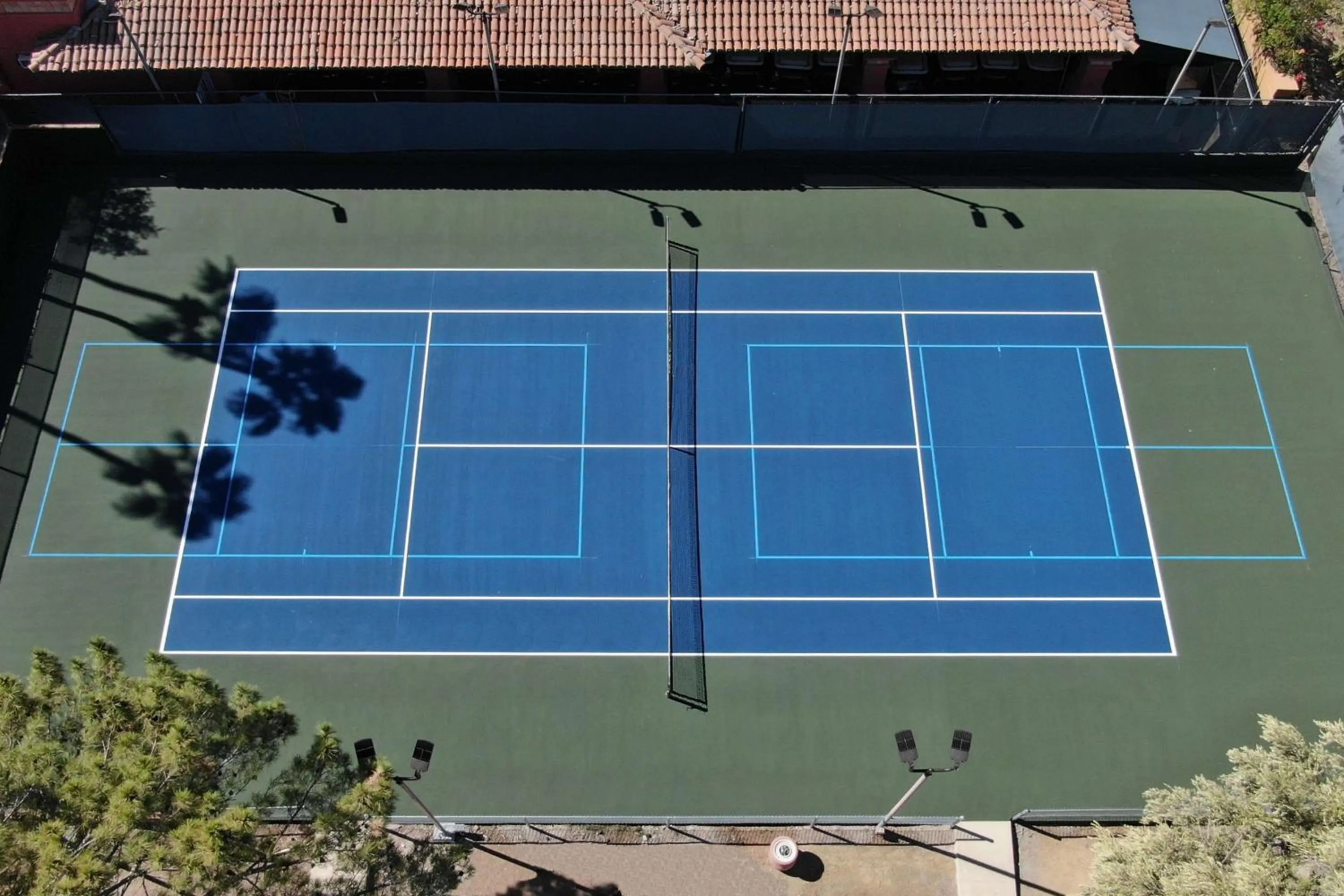 Tennis court in Hilton Phoenix Tapatio Cliffs Resort
