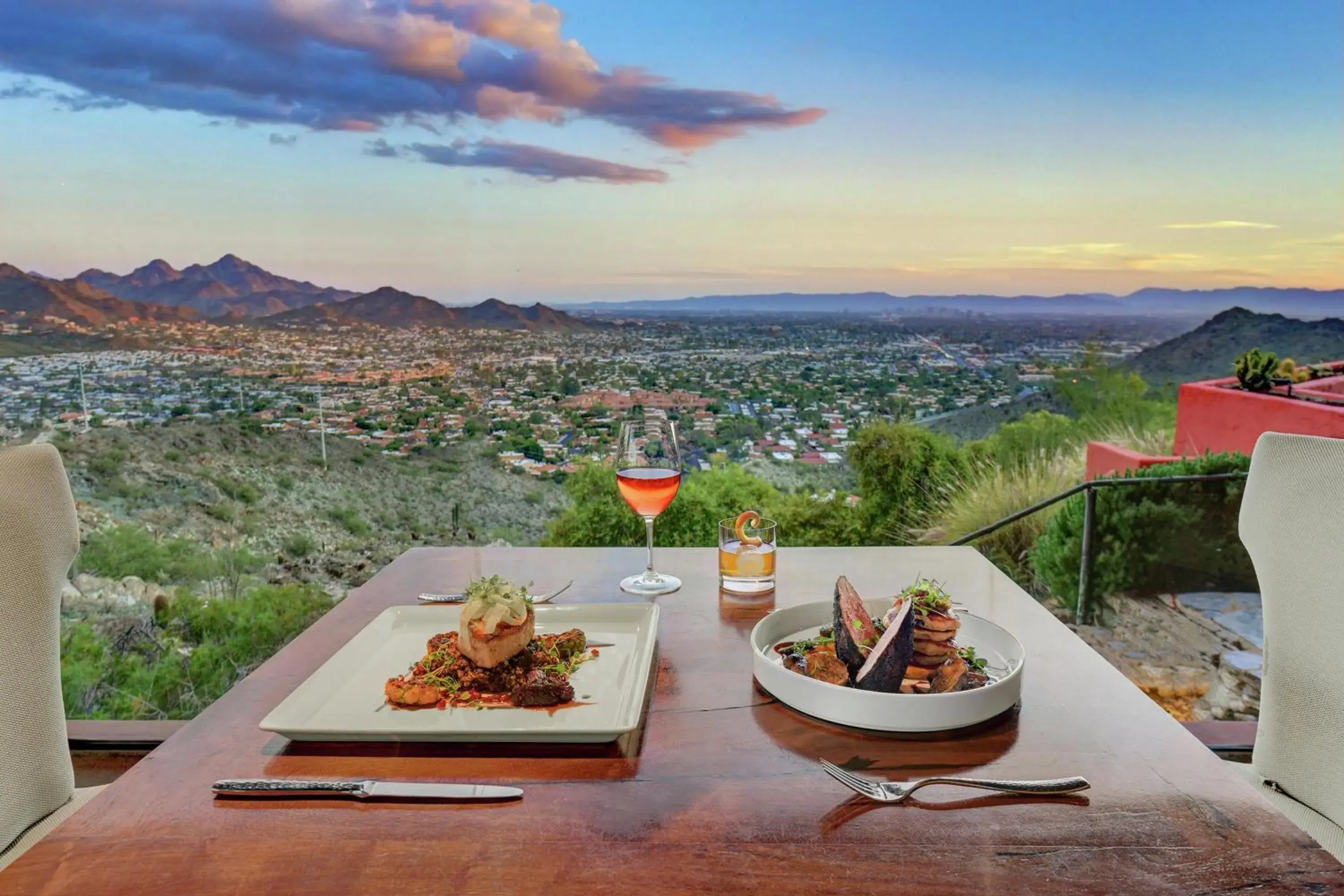 Restaurant/places to eat in Hilton Phoenix Tapatio Cliffs Resort Restaurant/places to eat in Hilton Phoenix Tapatio Cliffs Resort