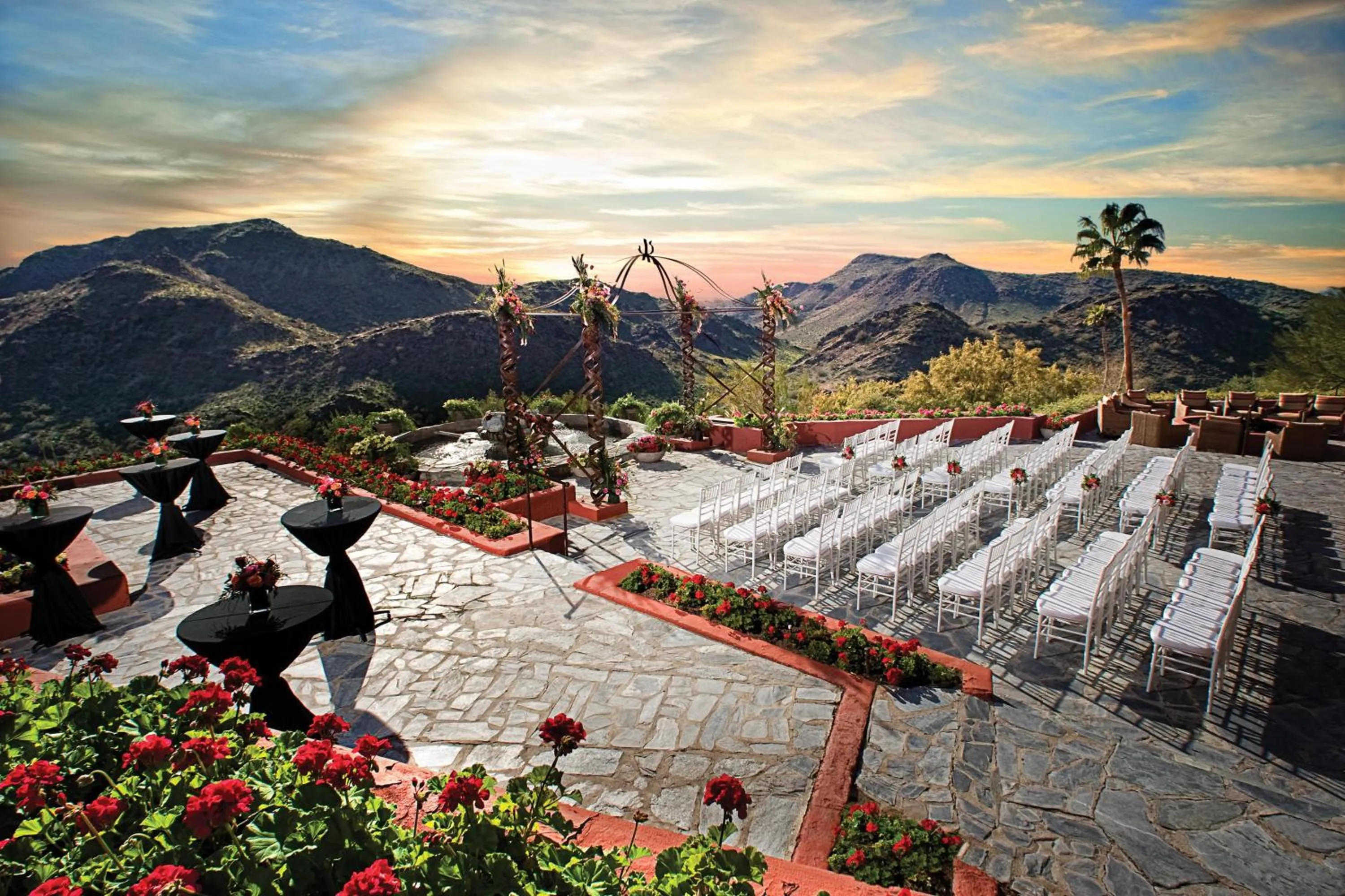 Patio in Hilton Phoenix Tapatio Cliffs Resort