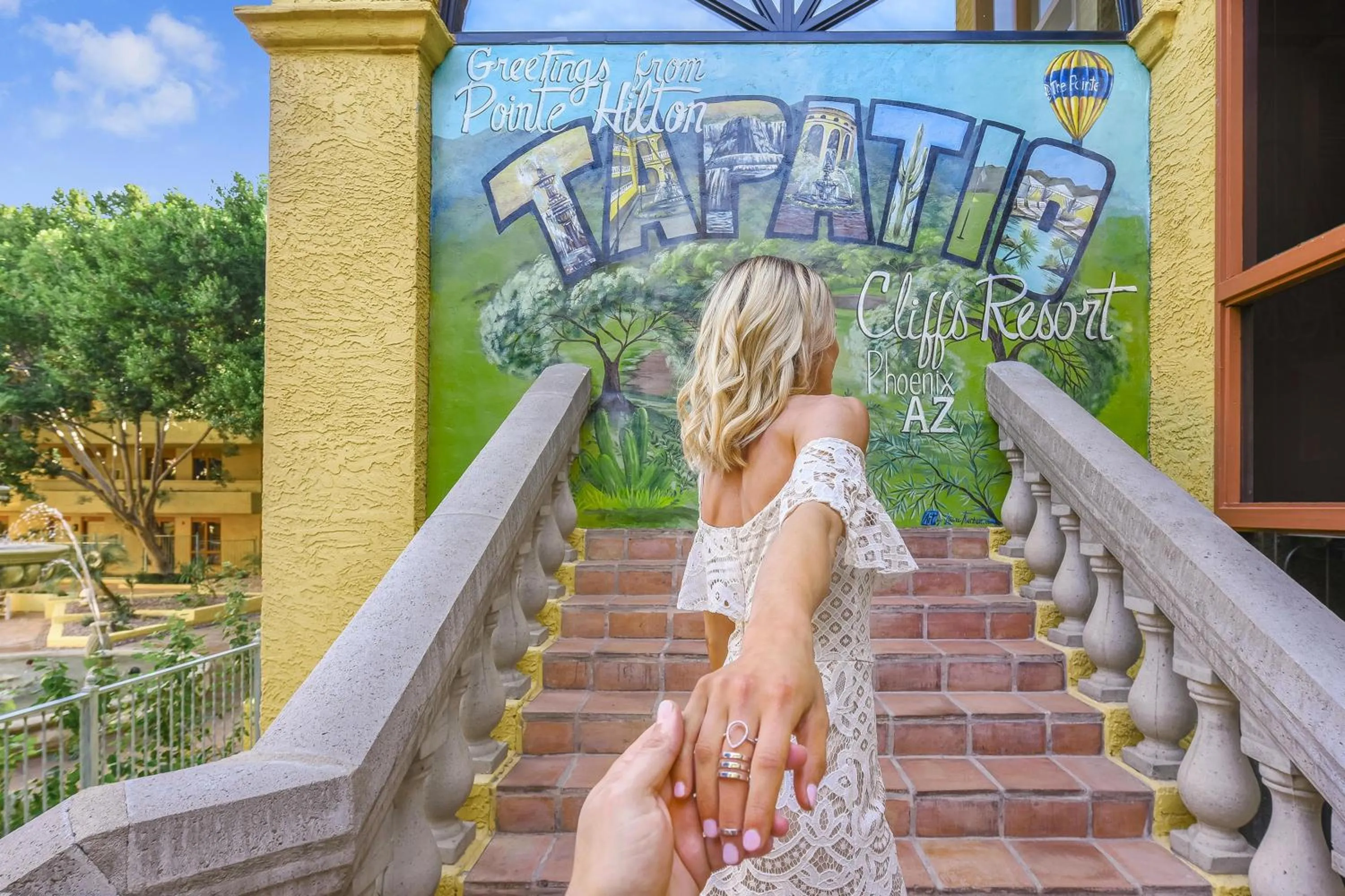 Inner courtyard view in Hilton Phoenix Tapatio Cliffs Resort