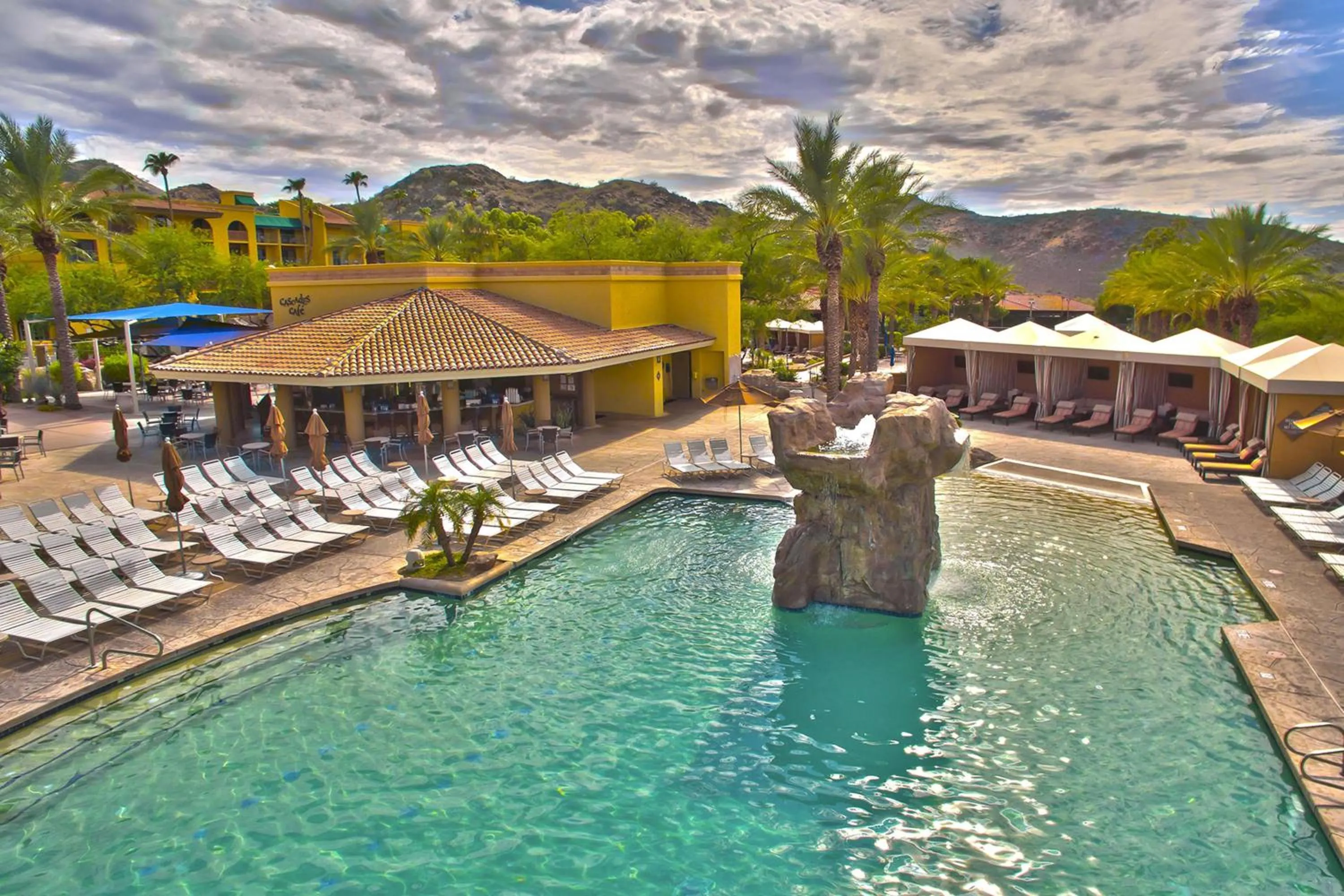 Pool view in Hilton Phoenix Tapatio Cliffs Resort