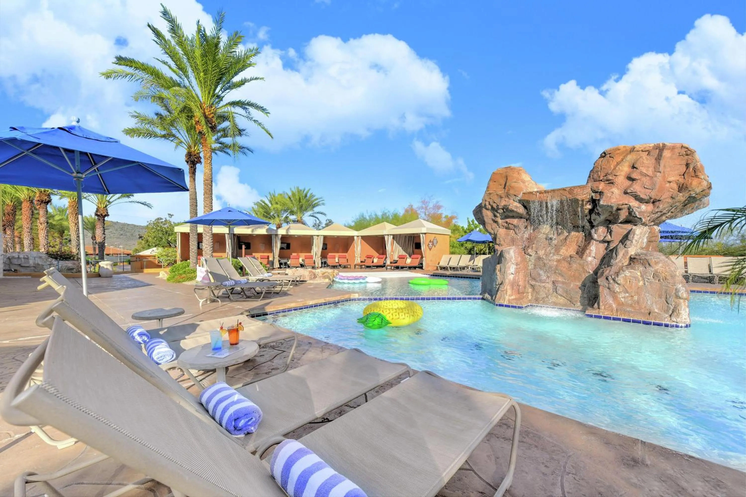 Pool view in Hilton Phoenix Tapatio Cliffs Resort