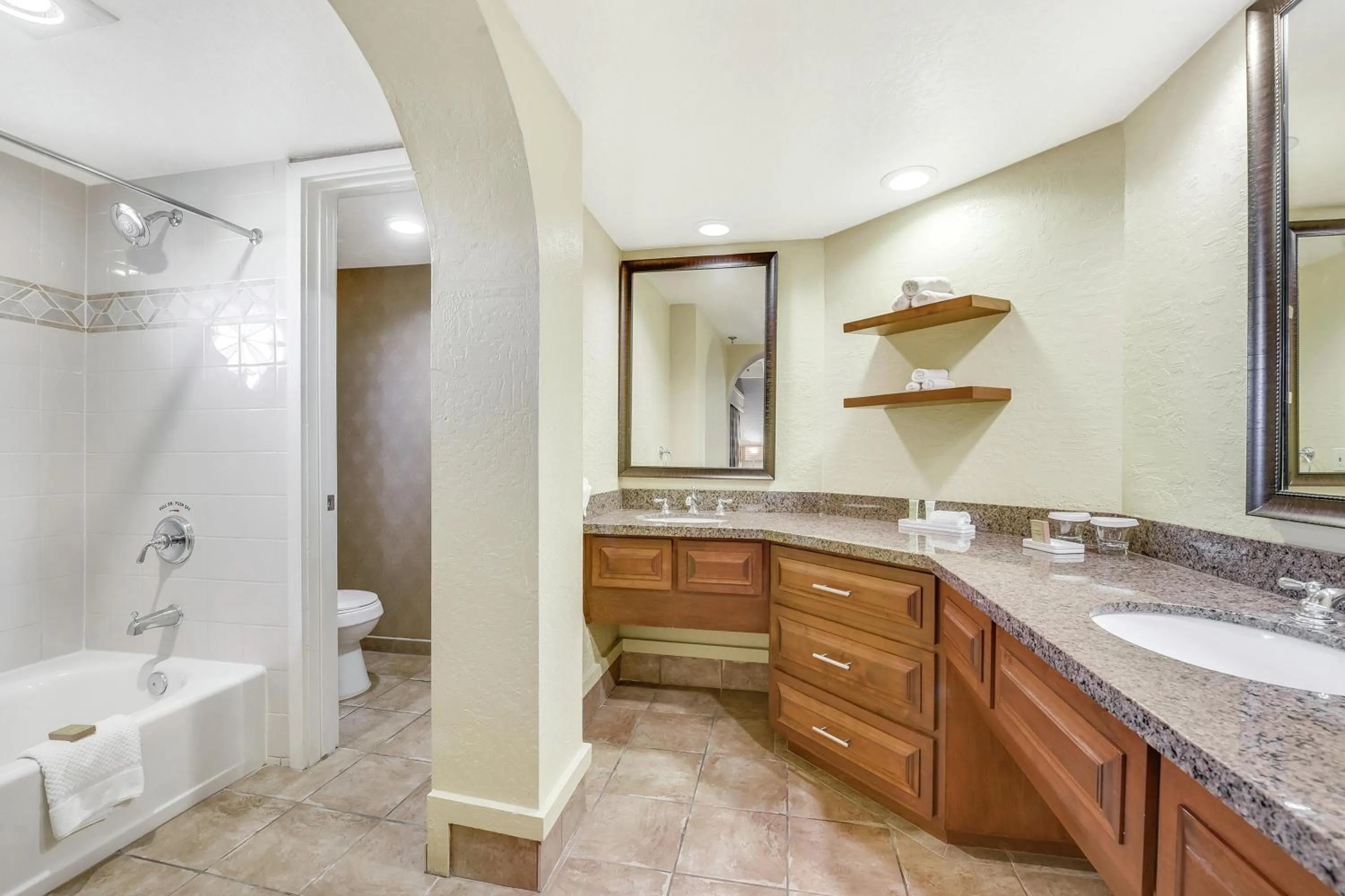 Bathroom in Hilton Phoenix Tapatio Cliffs Resort