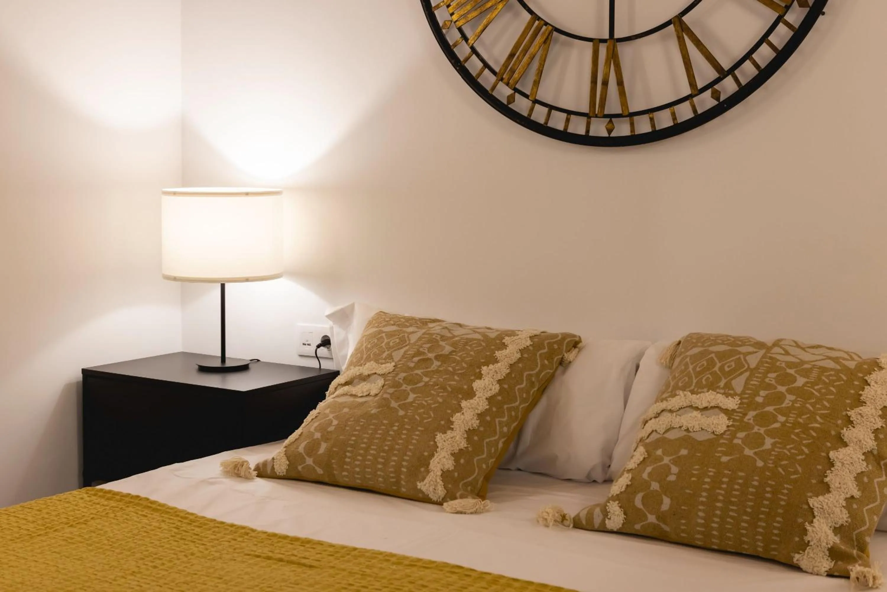 Bed in Bravissimo Cort Reial Entresol A