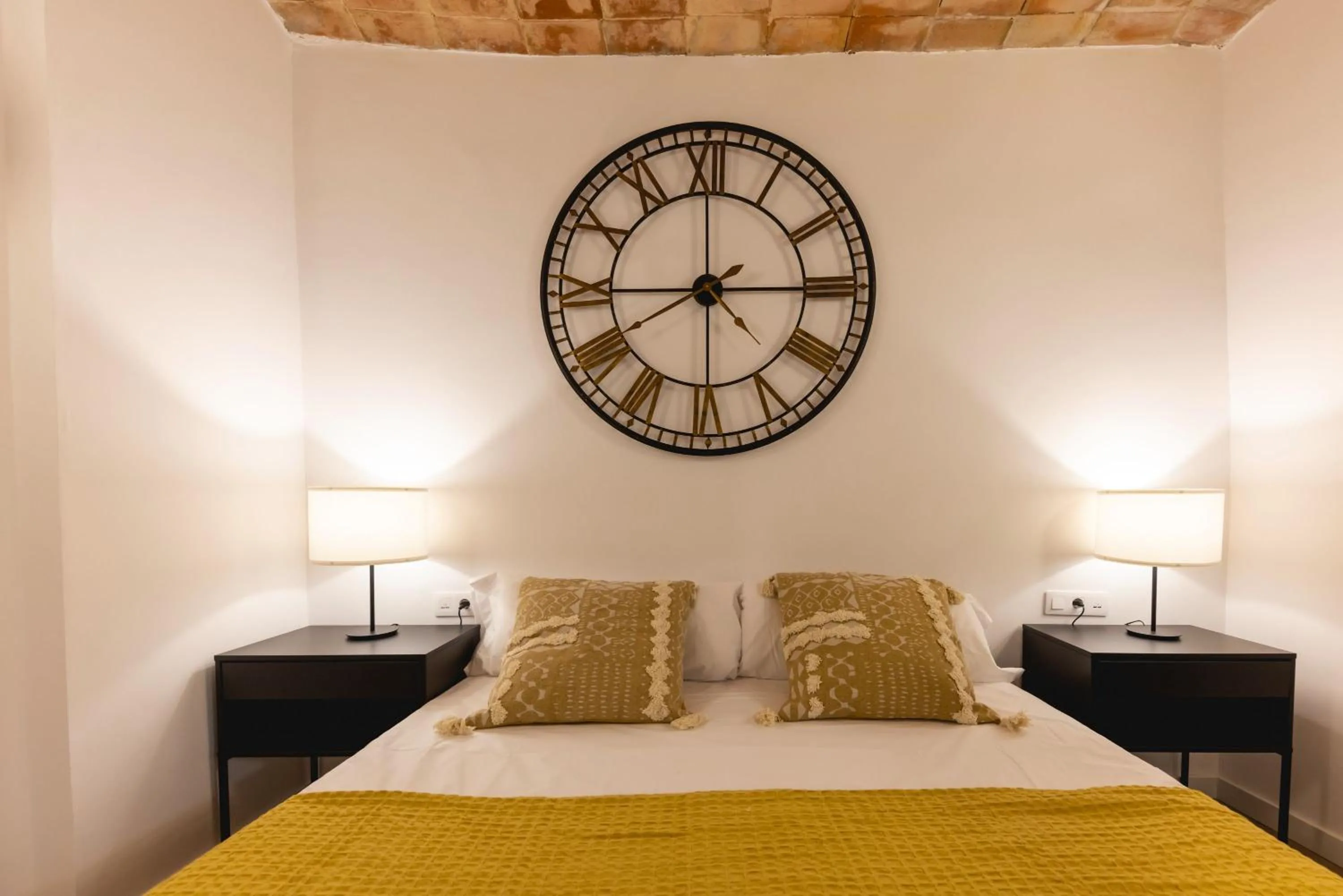 Bed in Bravissimo Cort Reial Entresol A